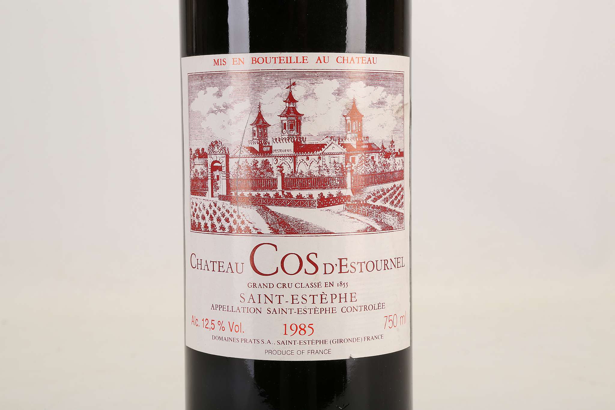 A 1985 Chateau Cos D'Estournel, Saint Estephe, Grand Cru Classè, 750ml (12.5% ABV). *This wine has - Image 2 of 5