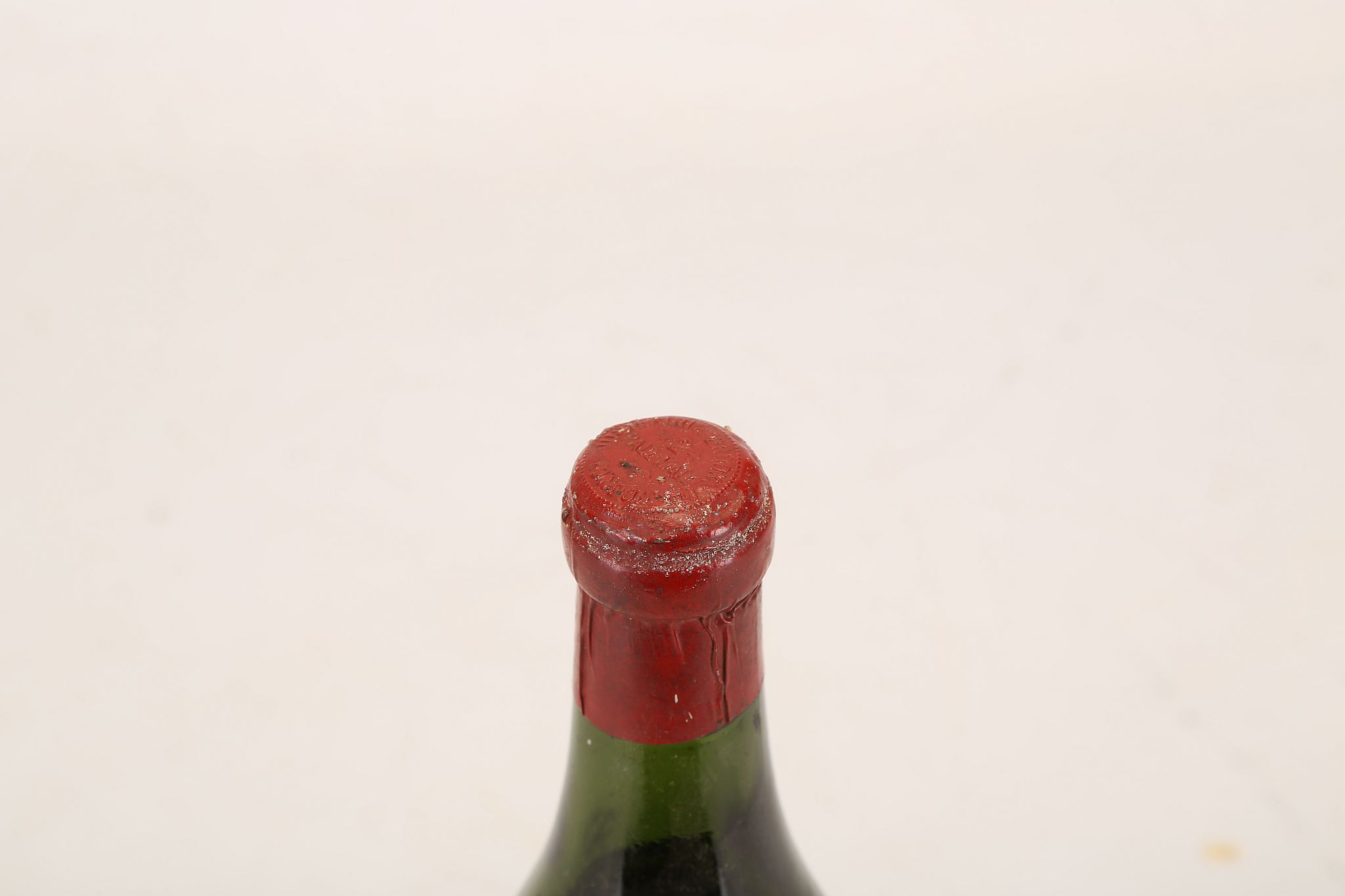 A 1947 bottle of Chambertin Burgundy, bottled by Justerini and Brooks, 70cl. *This bottle has been - Image 3 of 4