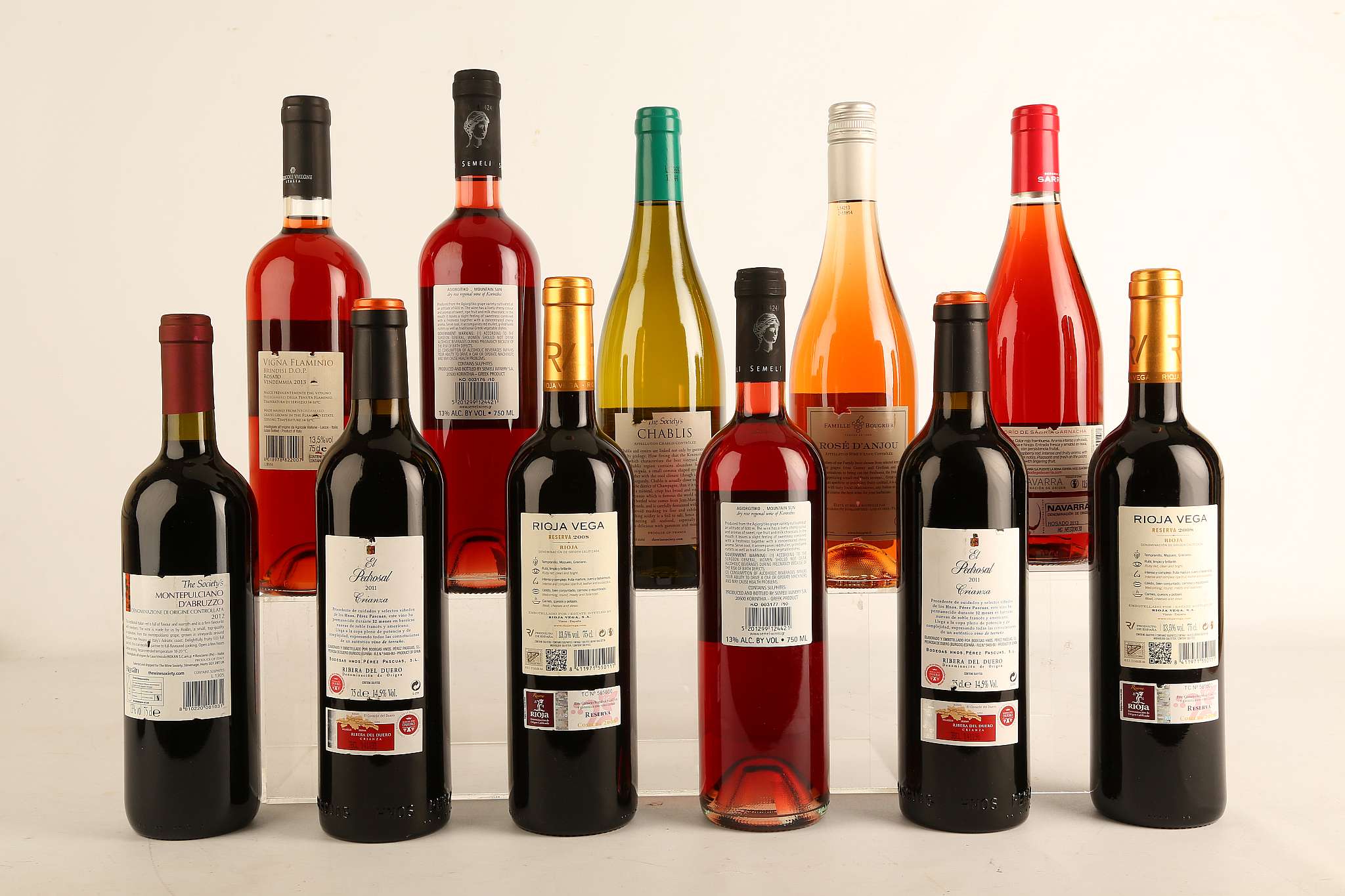 A good lot of red, white and rosè wines, to include two El Pedrosal 2011 Ribera del Duero Crianza's,