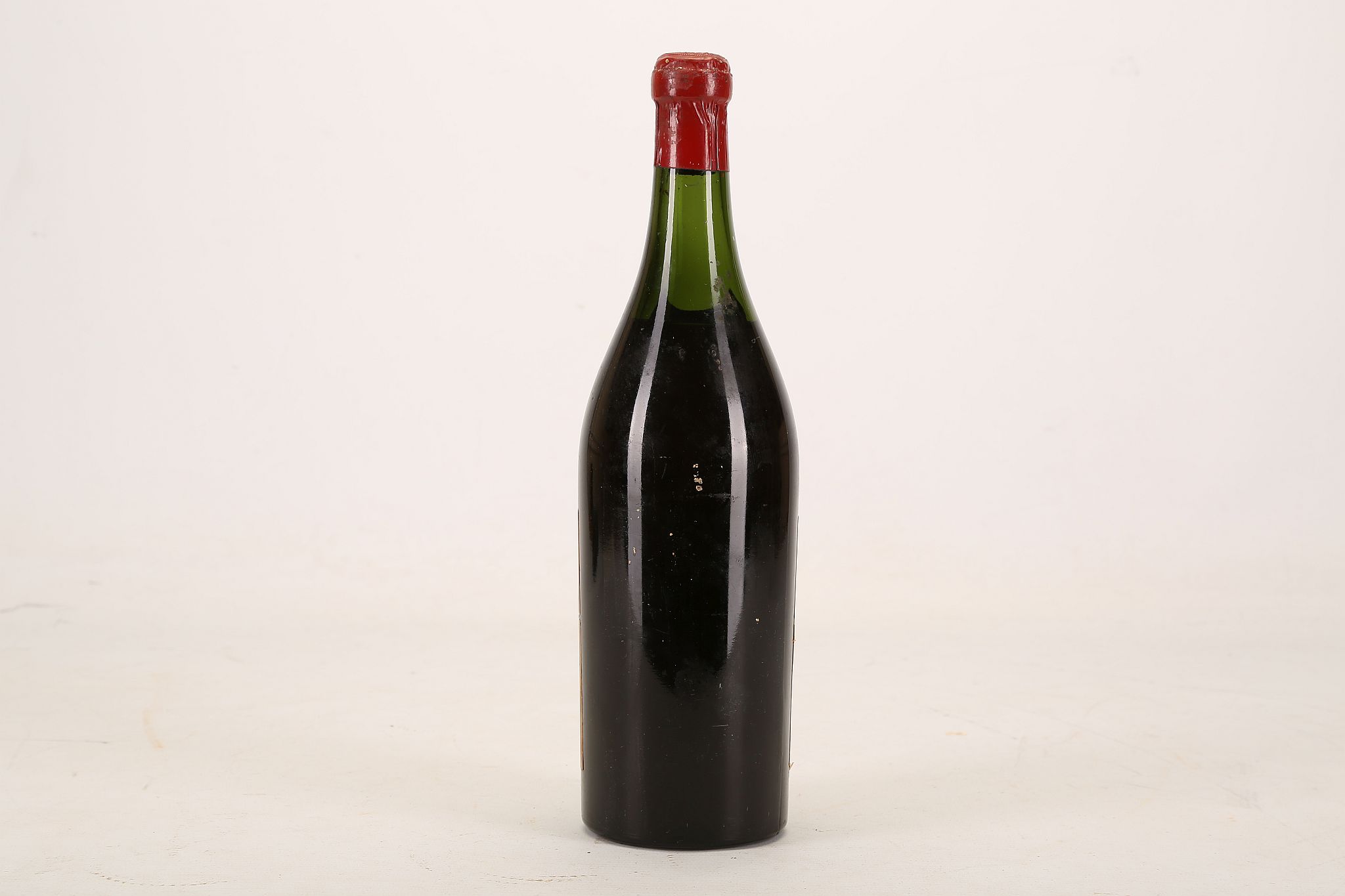 A 1947 bottle of Chambertin Burgundy, bottled by Justerini and Brooks, 70cl. *This bottle has been - Image 4 of 4