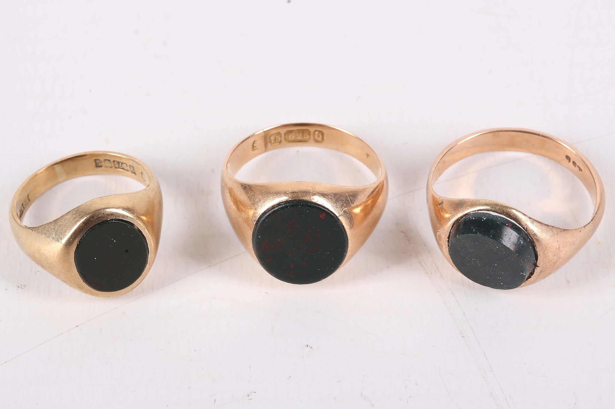 Three late 19th / early 20th century bloodstone signet rings. UK hallmarks for 9 and 15 carat yellow - Image 3 of 3