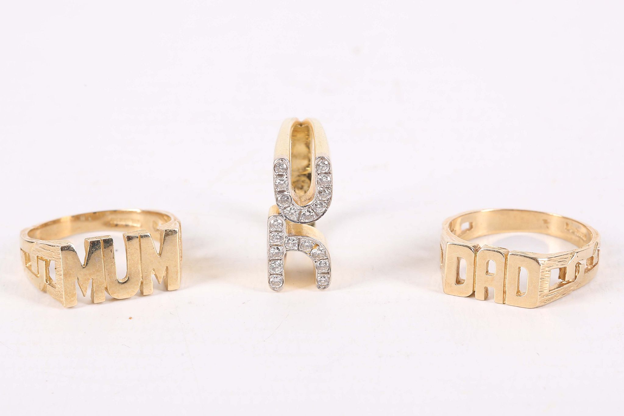 Three personalised rings: Including 9 carat yellow gold "Mom", "Dad" and a brilliant-cut diamond "