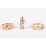 Three personalised rings: Including 9 carat yellow gold "Mom", "Dad" and a brilliant-cut diamond "