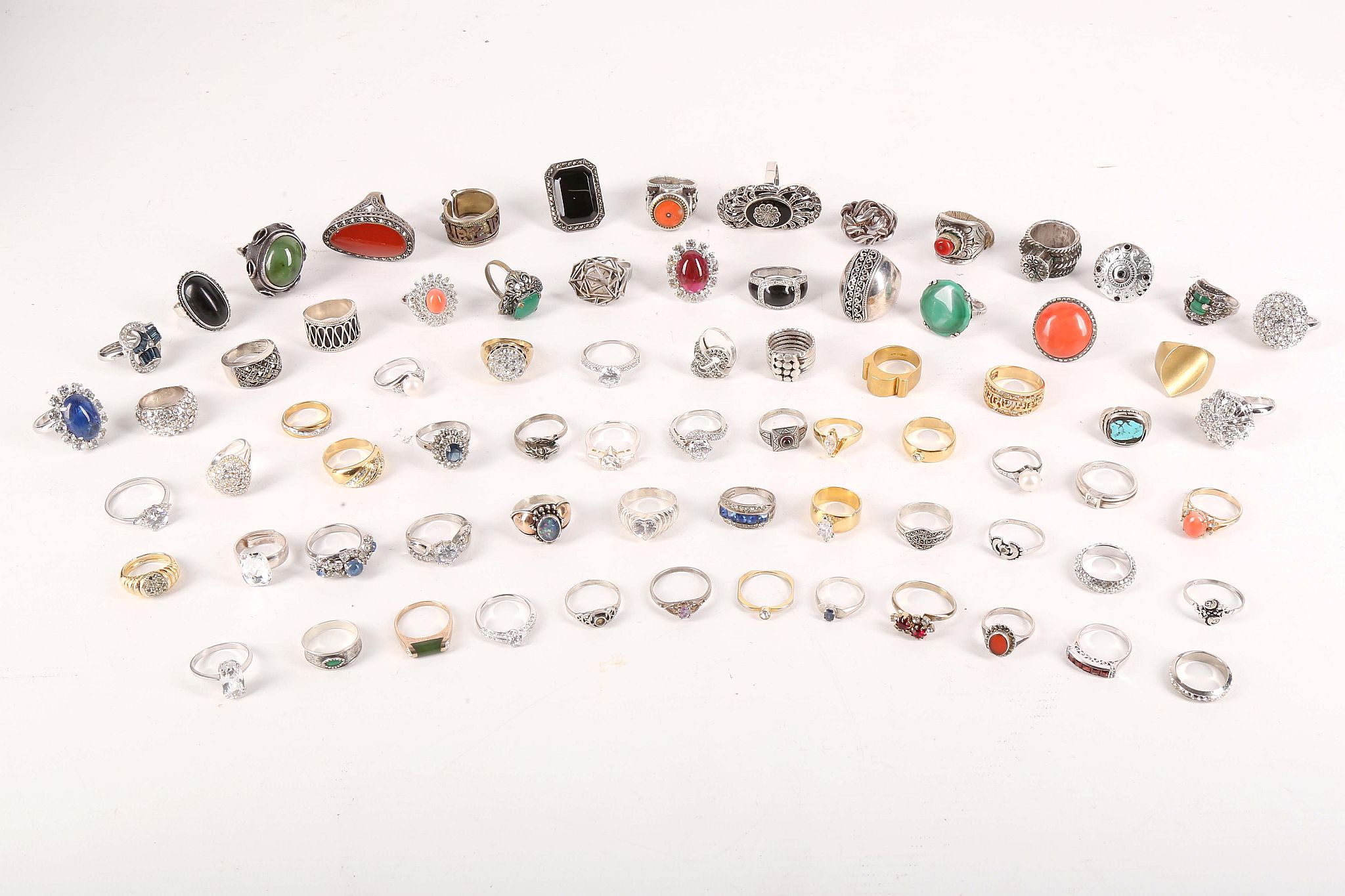 A large collection of costume jewellery rings (74)