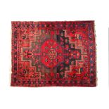A Persian Hamadan rug, 154 x 105 cm