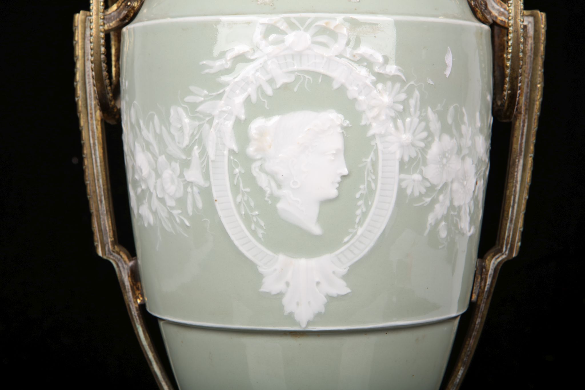 A LATE 19TH CENTURY PATE-SUR-PATE TYPE CELADON URN WITH GILT BRONZE MOUNTS of baluster form, the - Image 2 of 5