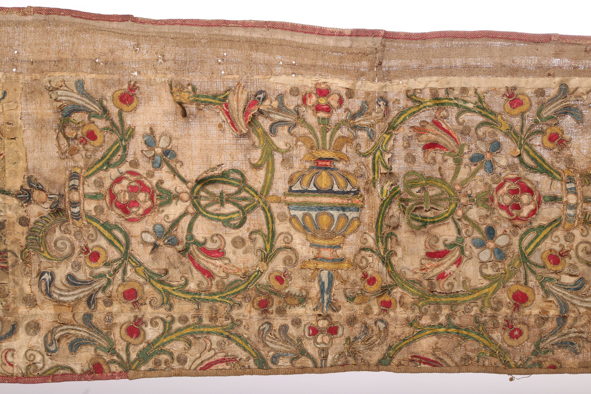 A RARE 16TH CENTURY ENGLISH EMBROIDERED PANEL WORKED IN COLOURED SILKS AND GOLD THREAD DECORATED - Image 5 of 8