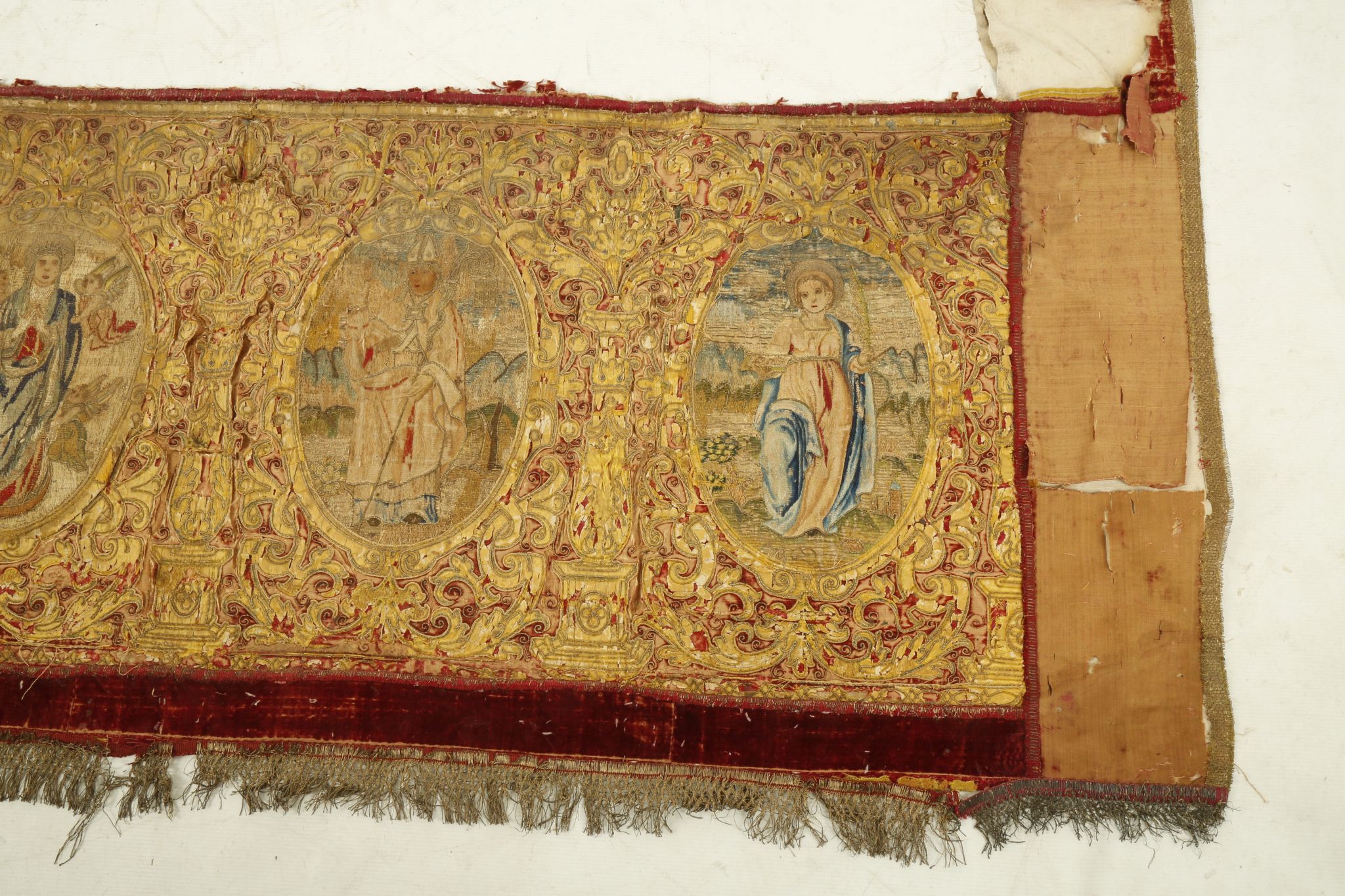 A 16TH / 17TH CENTURY RED VELVET ALTAR CLOTH EMBROIDERED WITH COLOURED SILKS AND SILVER THREAD - Image 3 of 10