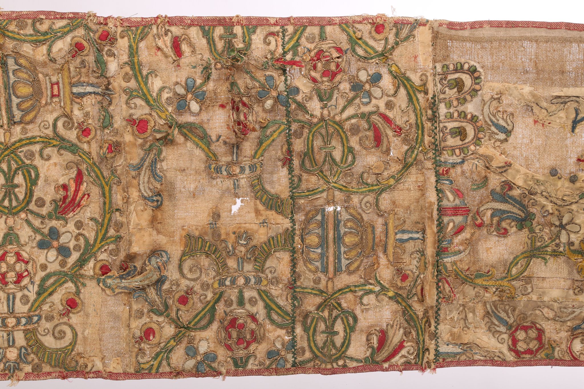 A RARE 16TH CENTURY ENGLISH EMBROIDERED PANEL WORKED IN COLOURED SILKS AND GOLD THREAD DECORATED - Image 2 of 8