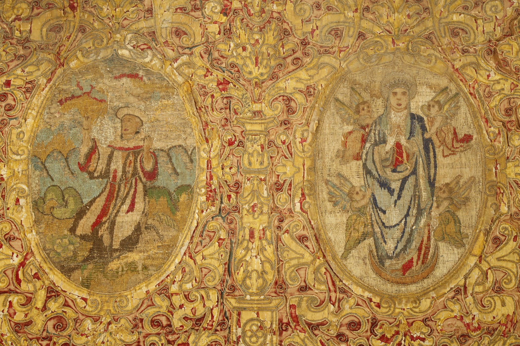 A 16TH / 17TH CENTURY RED VELVET ALTAR CLOTH EMBROIDERED WITH COLOURED SILKS AND SILVER THREAD - Image 7 of 10