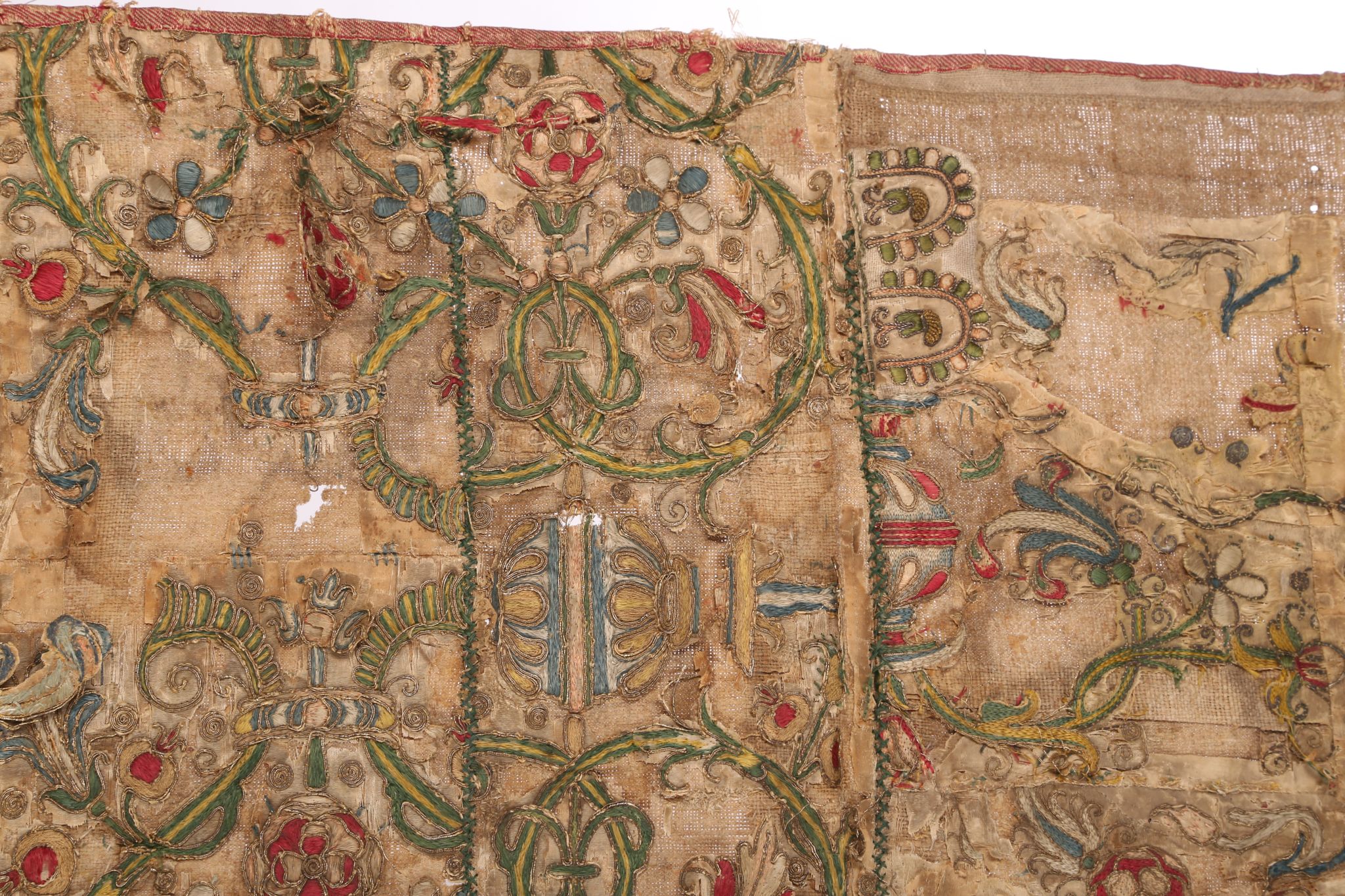 A RARE 16TH CENTURY ENGLISH EMBROIDERED PANEL WORKED IN COLOURED SILKS AND GOLD THREAD DECORATED - Image 6 of 8