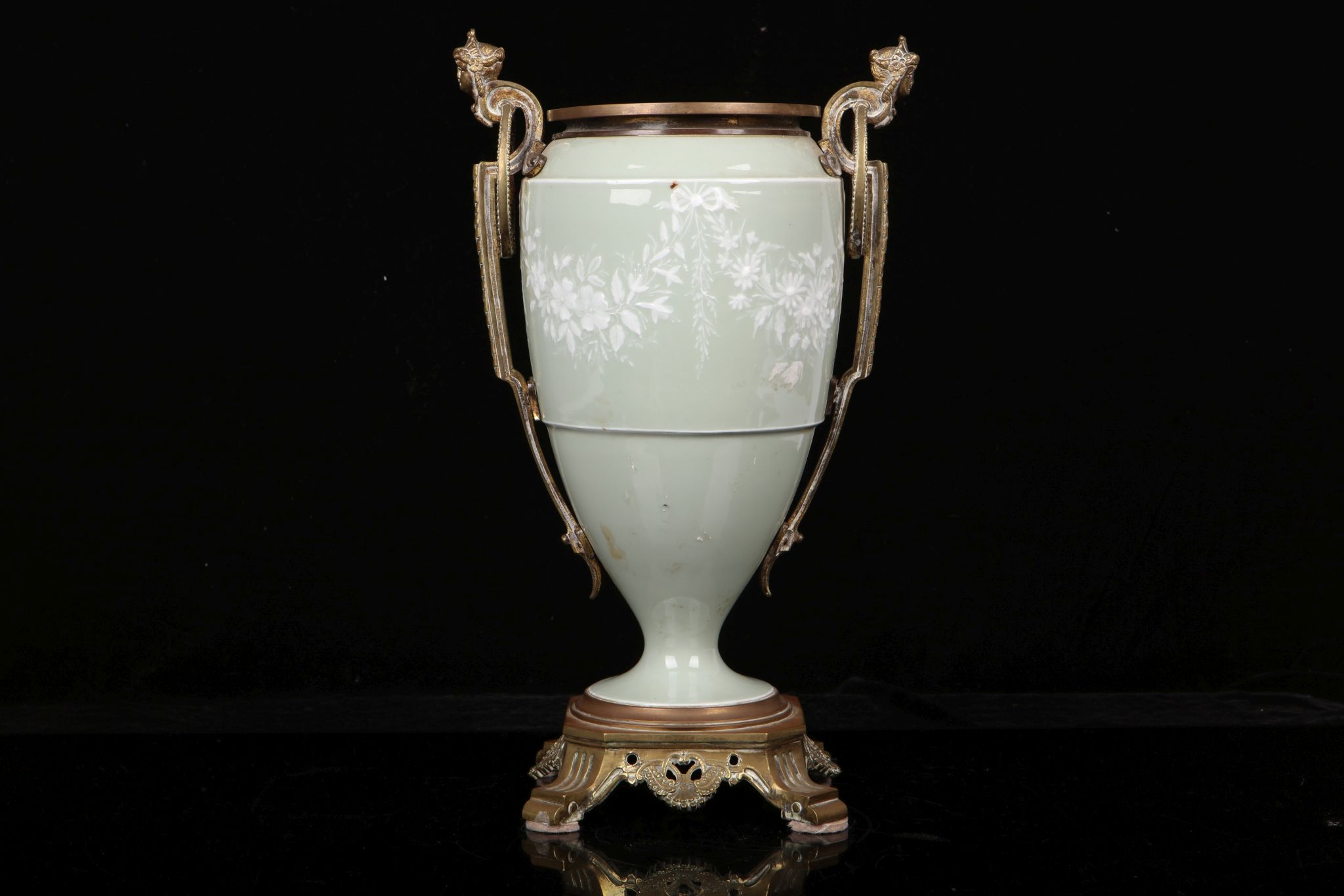 A LATE 19TH CENTURY PATE-SUR-PATE TYPE CELADON URN WITH GILT BRONZE MOUNTS of baluster form, the - Image 5 of 5