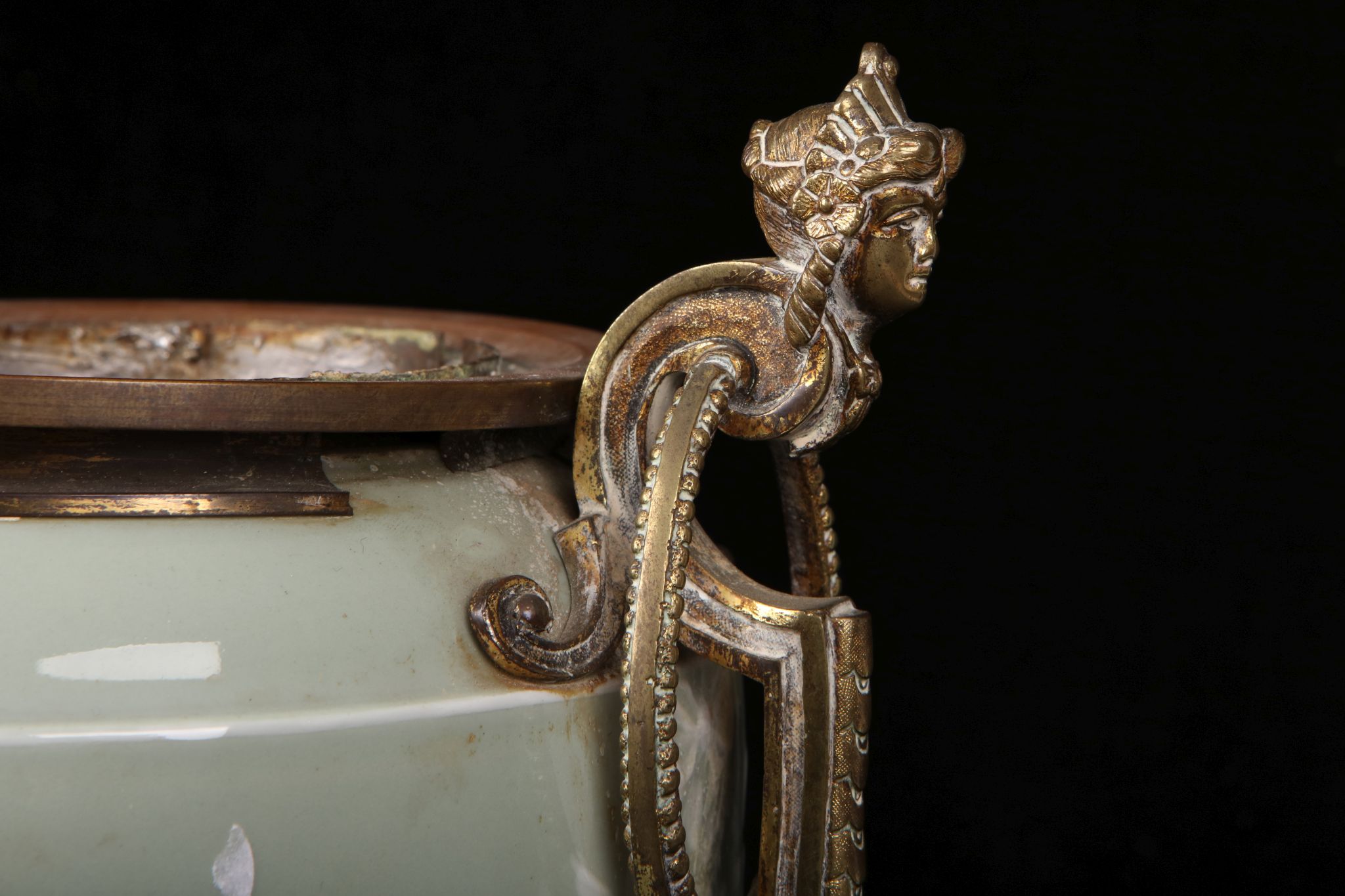 A LATE 19TH CENTURY PATE-SUR-PATE TYPE CELADON URN WITH GILT BRONZE MOUNTS of baluster form, the - Image 3 of 5