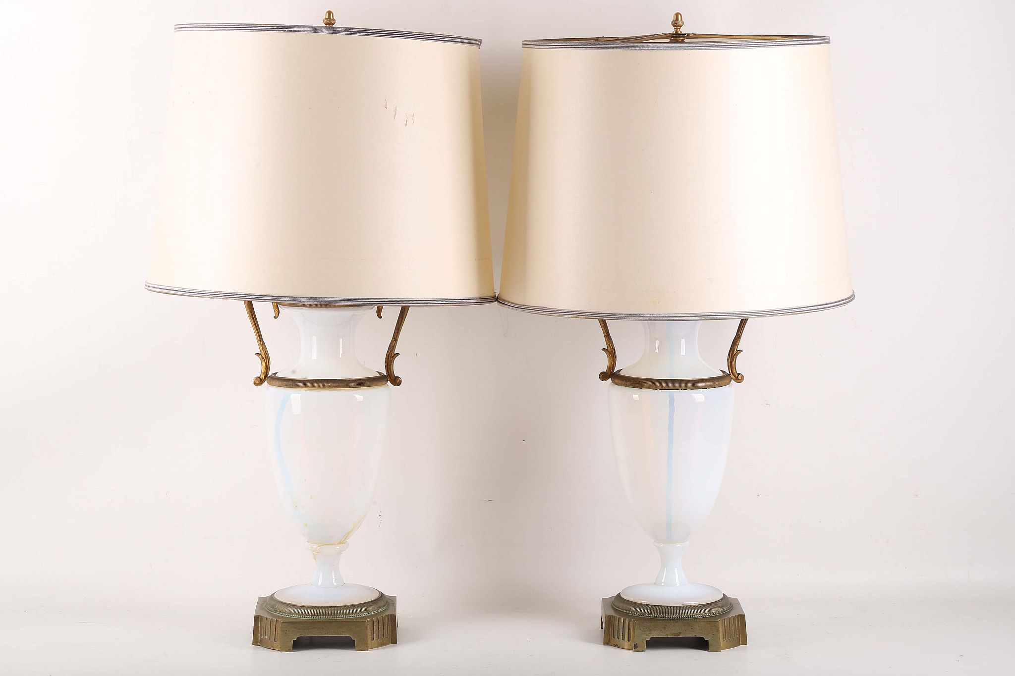 A pair of late 19th / early 20th Century Vaseline vase lamps with gilt fittings, including bases ( - Image 2 of 2