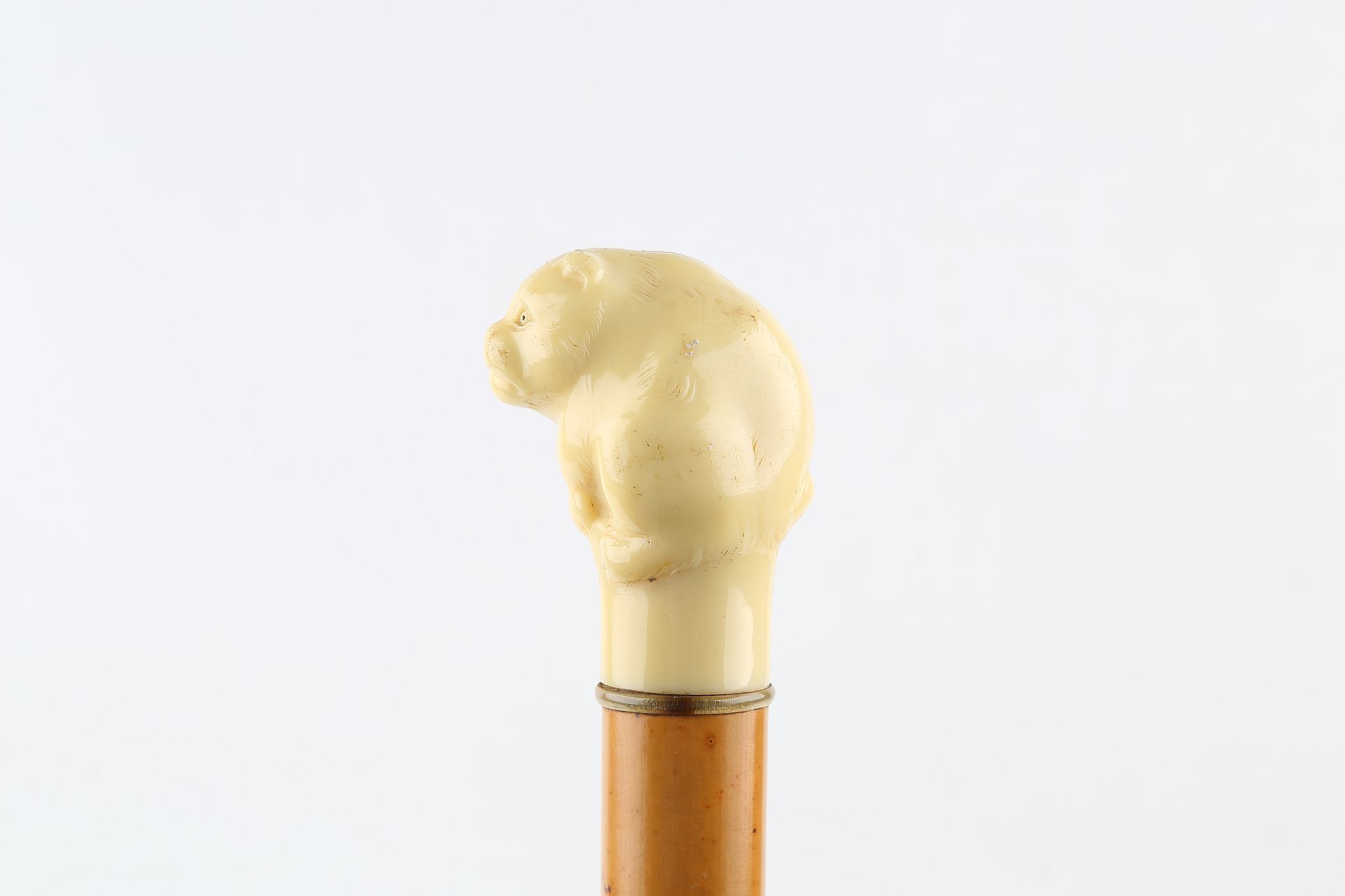 AN EARLY 20TH CENTURY WALKING CANE WITH EARLY CELLULOID HANDLE, in the form of a bear, mounted on - Image 4 of 6