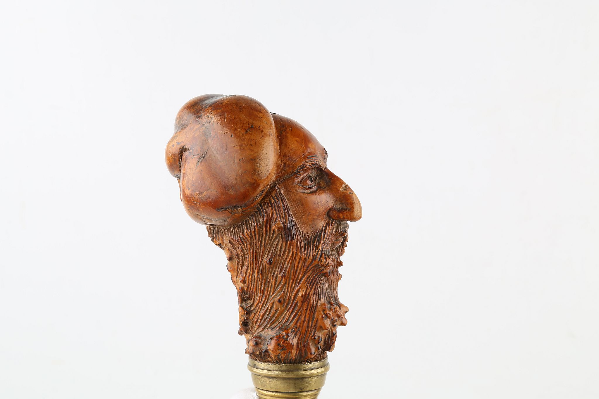 A LARGE 19TH CENTURY CARVED ROOT WOOD CANE, handle of a bearded man in bonnet (possibly Scottish). - Image 4 of 5