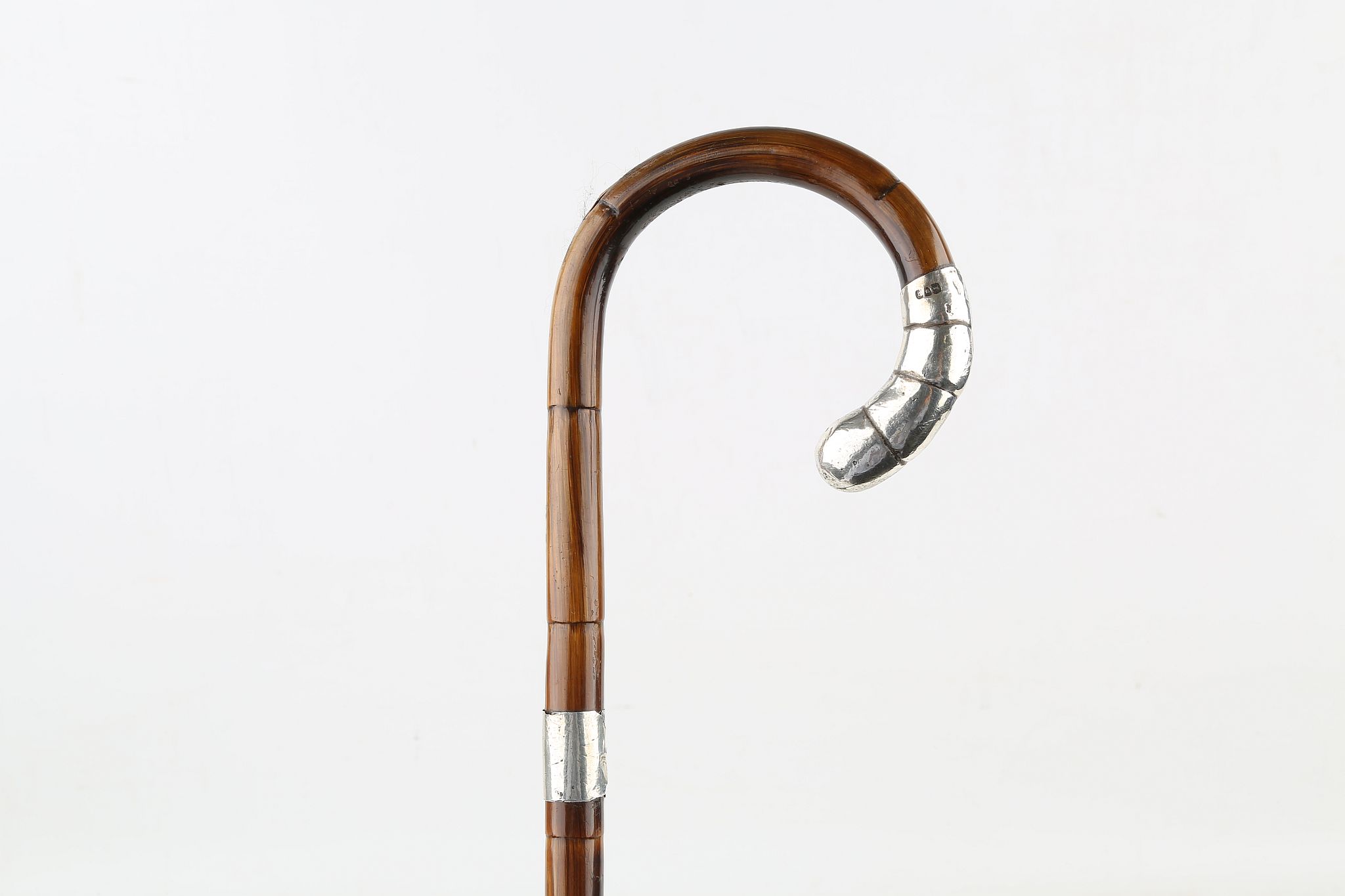 A FIRST WORLD WAR INTEREST, SQUARE SECTION CROOK HANDLE BAMBOO CANE, with silver collar engraved '