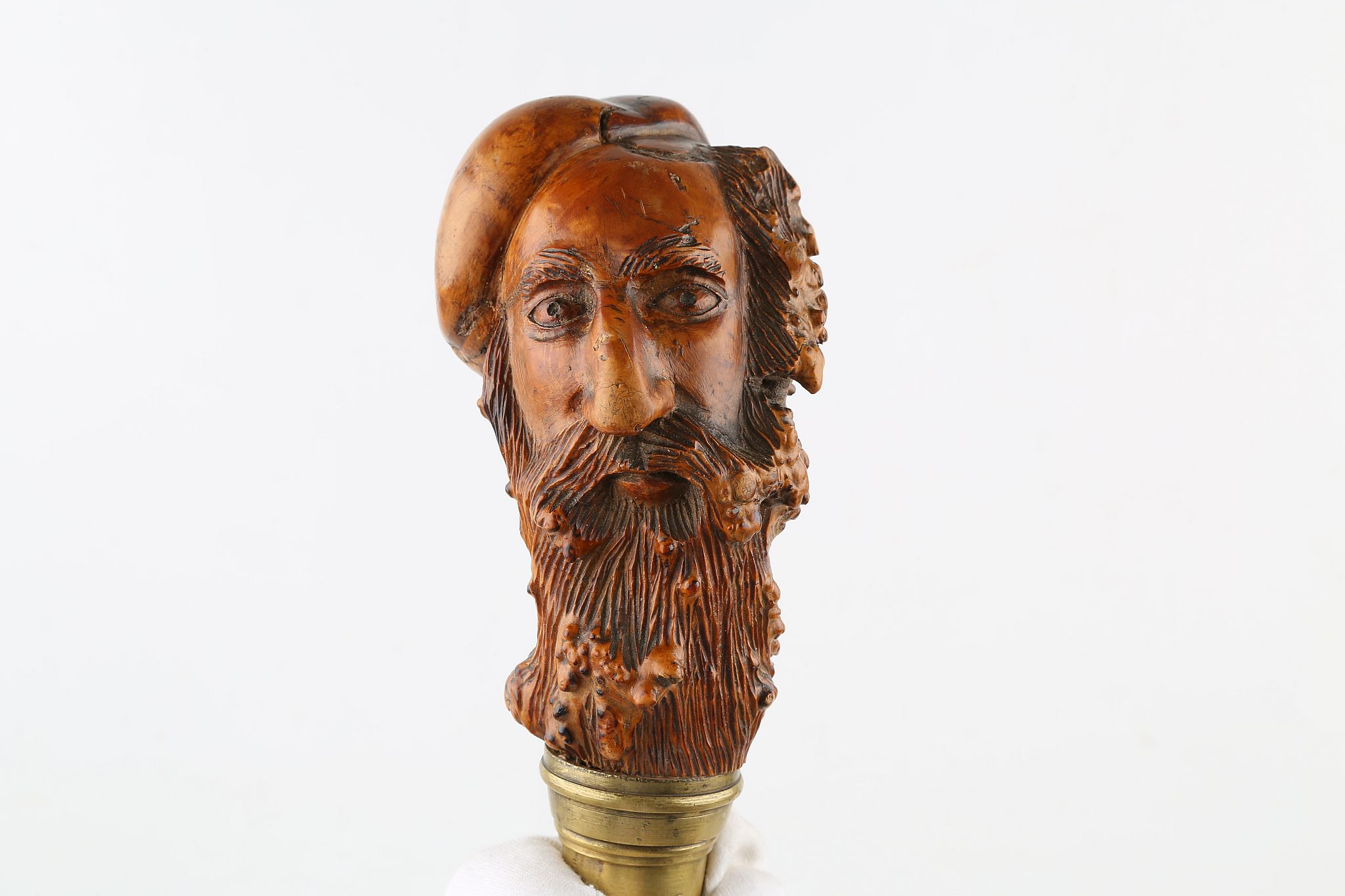 A LARGE 19TH CENTURY CARVED ROOT WOOD CANE, handle of a bearded man in bonnet (possibly Scottish).