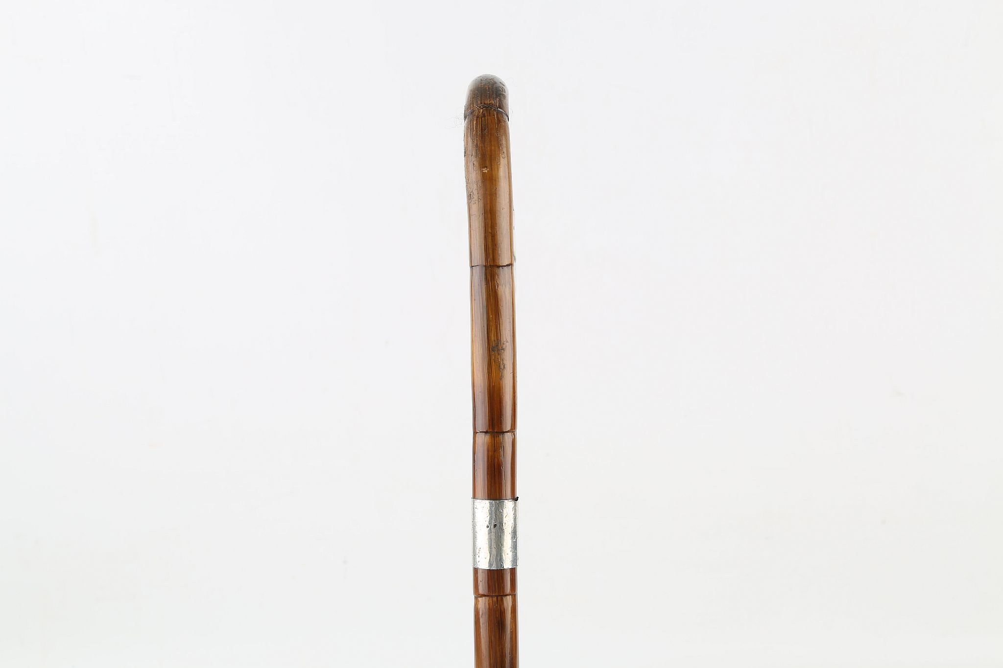 A FIRST WORLD WAR INTEREST, SQUARE SECTION CROOK HANDLE BAMBOO CANE, with silver collar engraved ' - Image 4 of 6