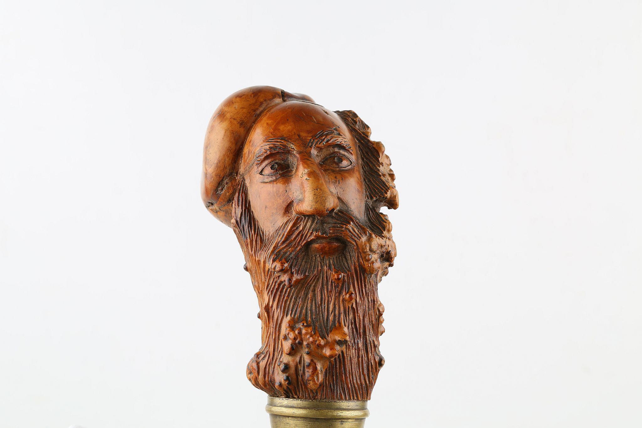 A LARGE 19TH CENTURY CARVED ROOT WOOD CANE, handle of a bearded man in bonnet (possibly Scottish). - Image 5 of 5