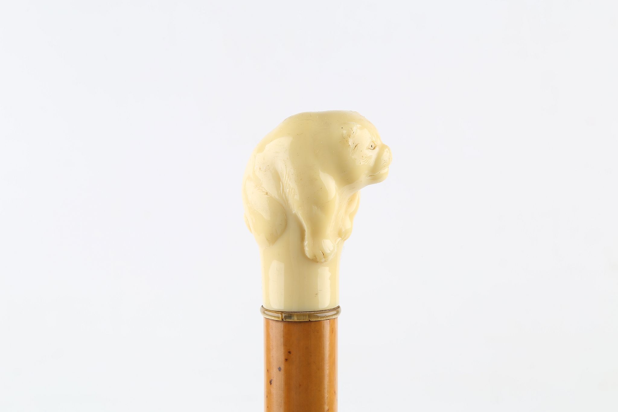 AN EARLY 20TH CENTURY WALKING CANE WITH EARLY CELLULOID HANDLE, in the form of a bear, mounted on - Image 2 of 6