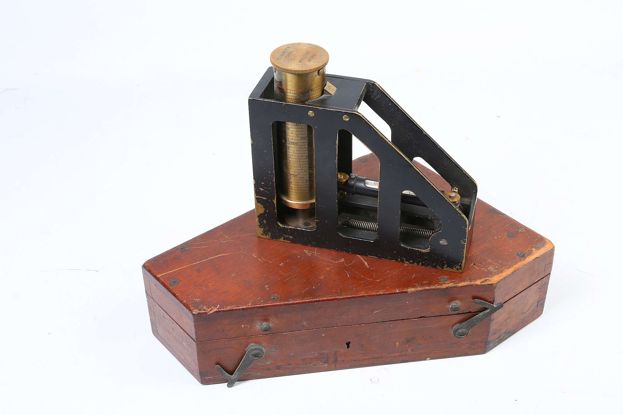 AN EARLY 20th CENTURY, LIKELY TO BE WWI, CLINOMETER, large, made by M.H. Lowe, No.548, in original - Image 2 of 6