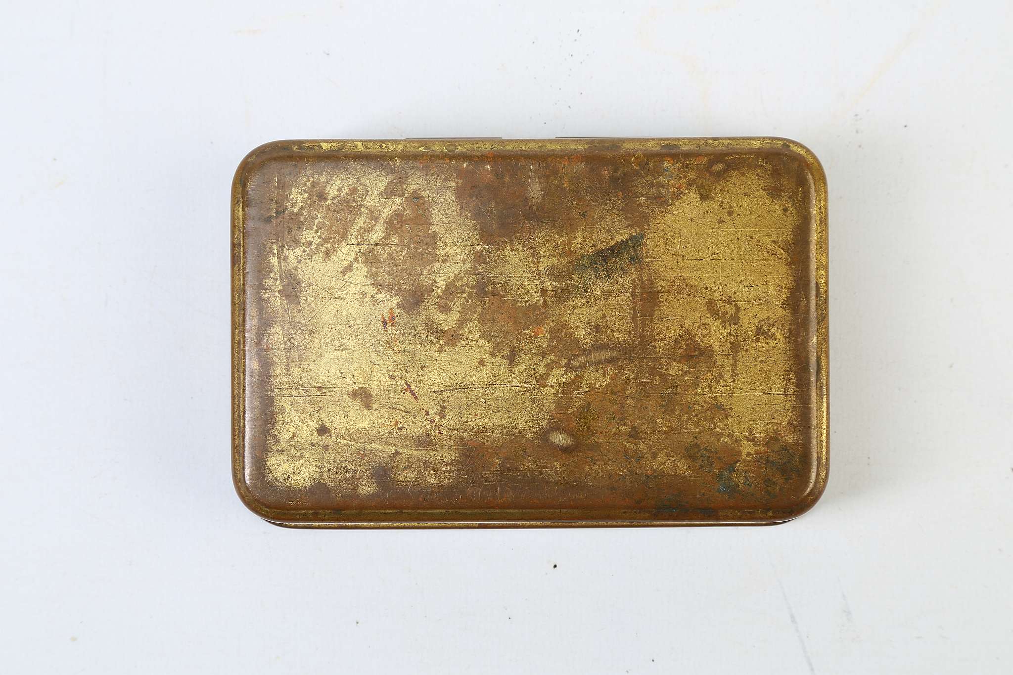 A 1914 PRINCES MARY BRASS AND GILT CHRISTMAS BOX, with embossed lid. - Image 3 of 3