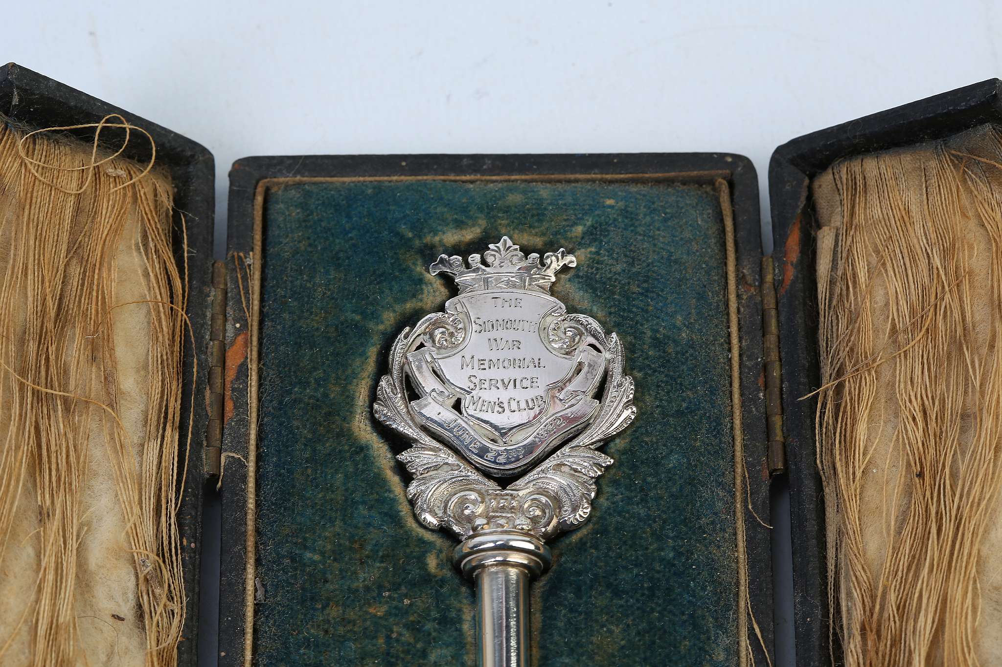 A HALLMARKED SILVER 1904 PRESENTATION KEY, for the Sidmouth War Memorial Service Men's Club, - Image 3 of 5