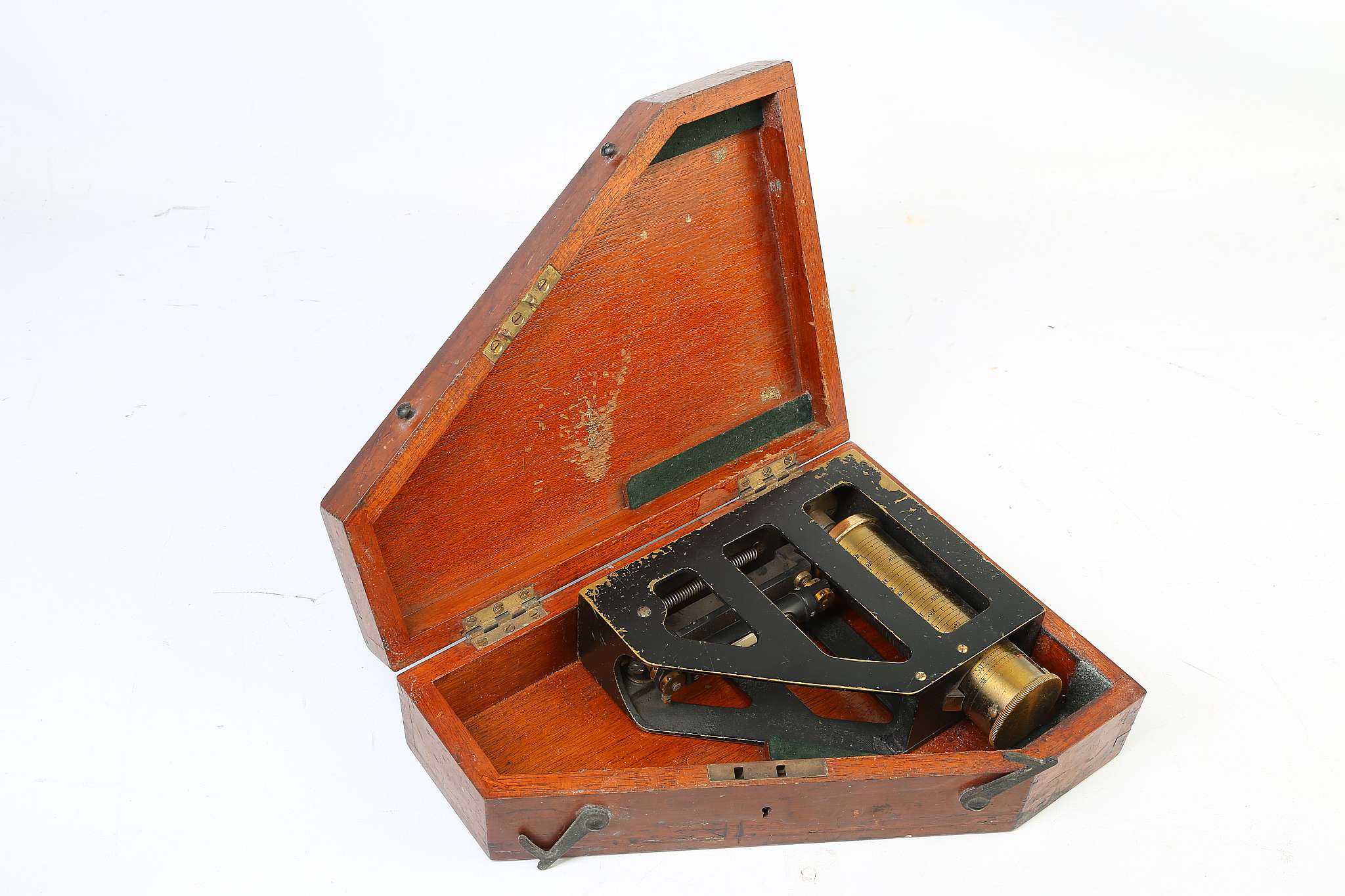 AN EARLY 20th CENTURY, LIKELY TO BE WWI, CLINOMETER, large, made by M.H. Lowe, No.548, in original