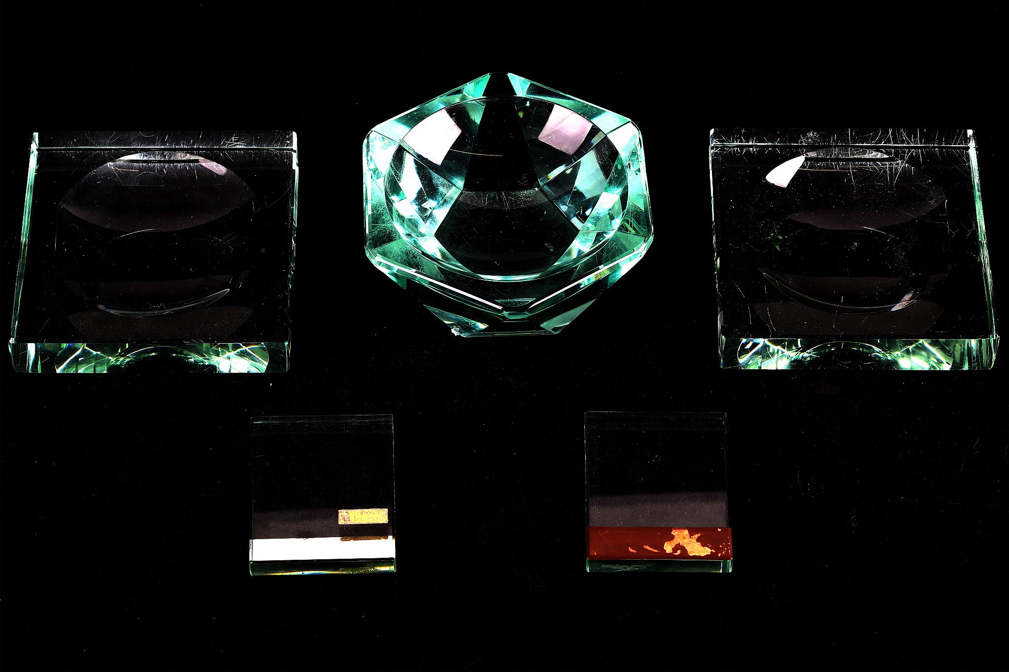 A COLLECTION OF FOUR 1950s FONTANA ARTE GLASS ITEMS, to include a pair of ashtrays, a hexagonal, - Image 2 of 3