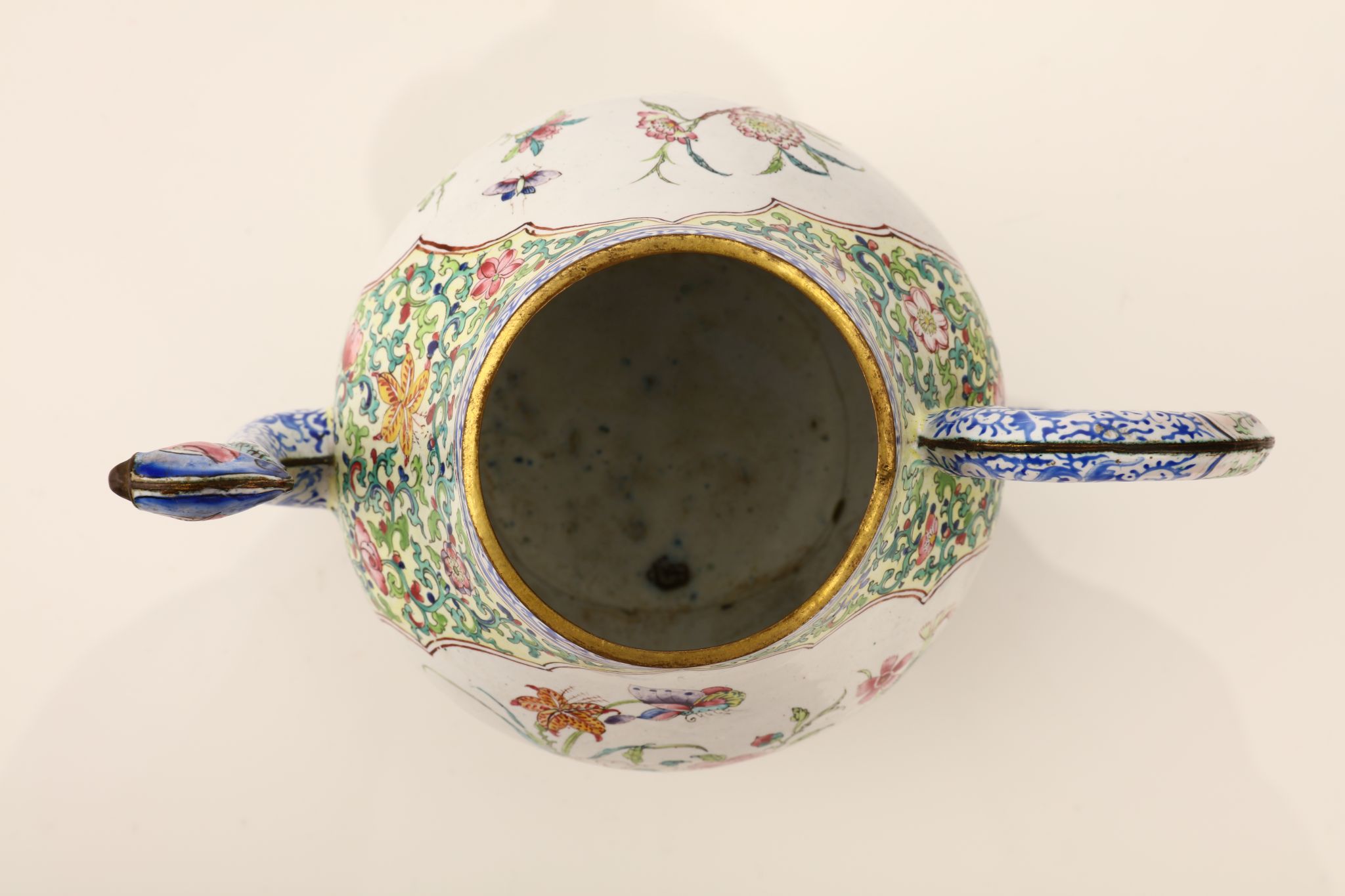 A CHINESE CANTON ENAMEL TEAPOT AND COVER. Qing Dynasty, 18th Century. The pear-shaped body with - Image 7 of 8