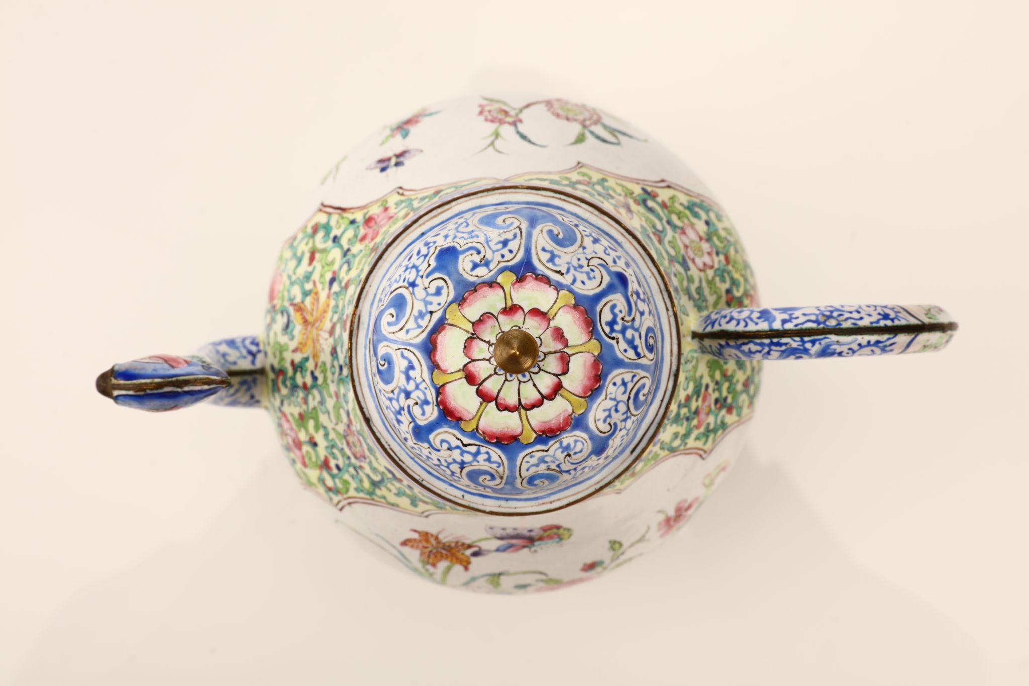 A CHINESE CANTON ENAMEL TEAPOT AND COVER. Qing Dynasty, 18th Century. The pear-shaped body with - Image 6 of 8