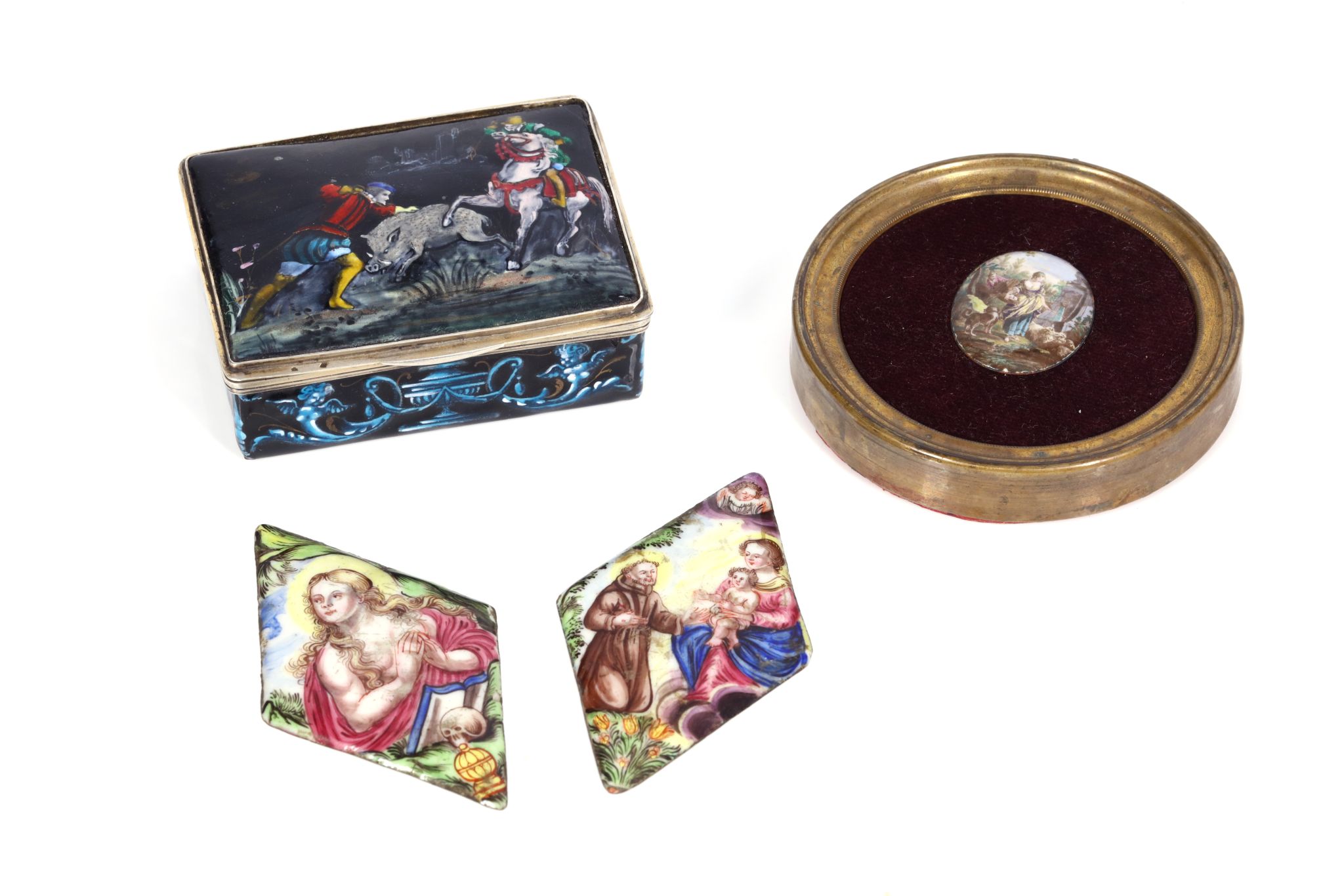 A 19TH CENTURY LIMOGES ENAMEL SNUFF BOX TOGETHER WITH THREE FURTHER ENAMEL PLAQUETTES the box with