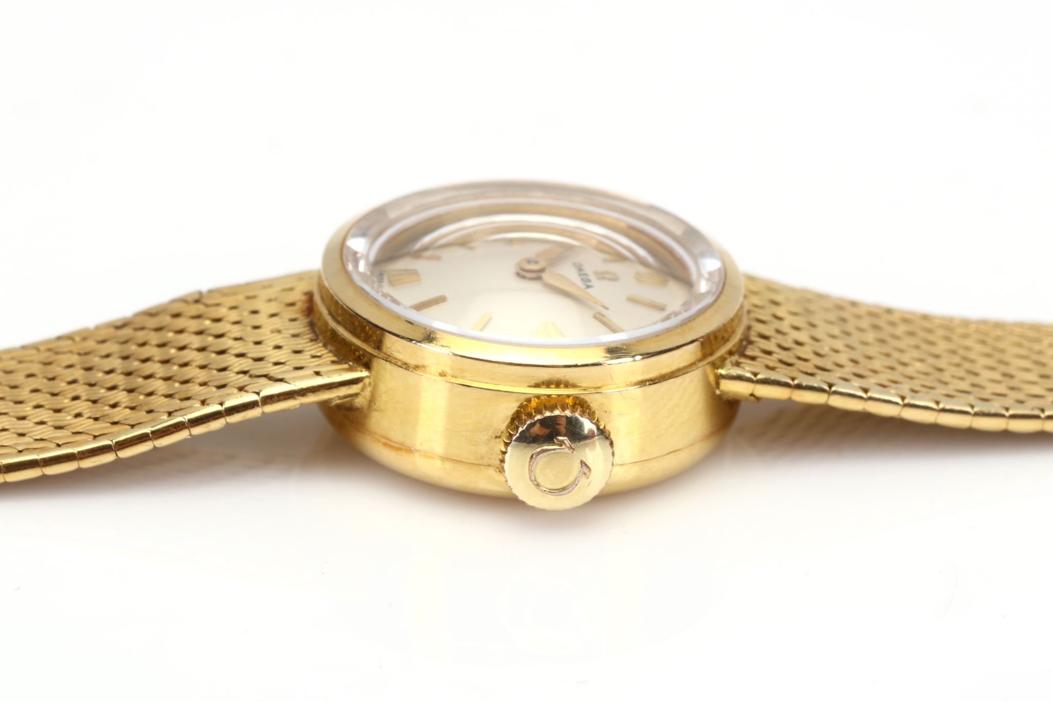 LADIES OMEGA DRESS WATCH A ladies c.1960's 18ct gold Omega 'Sapphettes' range dress watch, with - Image 3 of 5