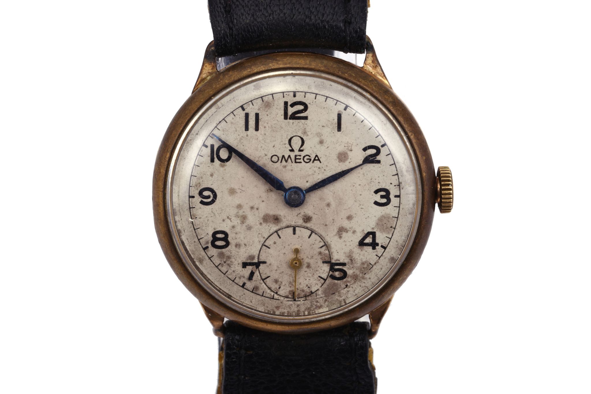 GENTS VINTAGE OMEGA WRISTWATCH A gents c.1940's 9ct gold Omega wristwatch, with silvered dial, - Image 2 of 4