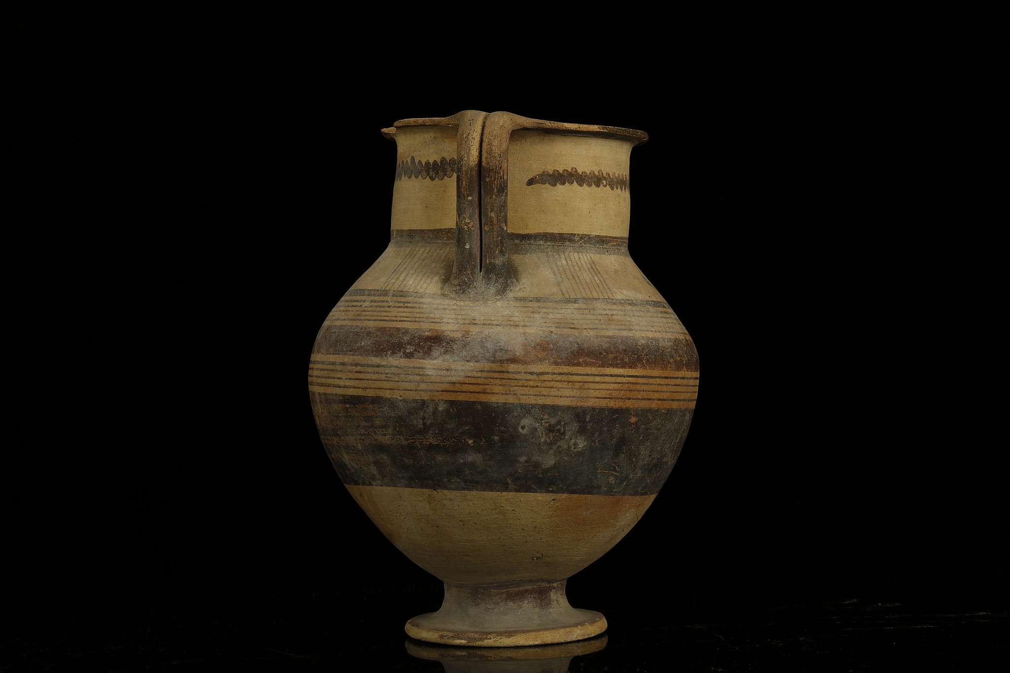 A CYPRIOT AMPHORA Iron Age, 8th Century B.C. Bichrome ware stemmed amphora, decorated with geometric - Image 2 of 4