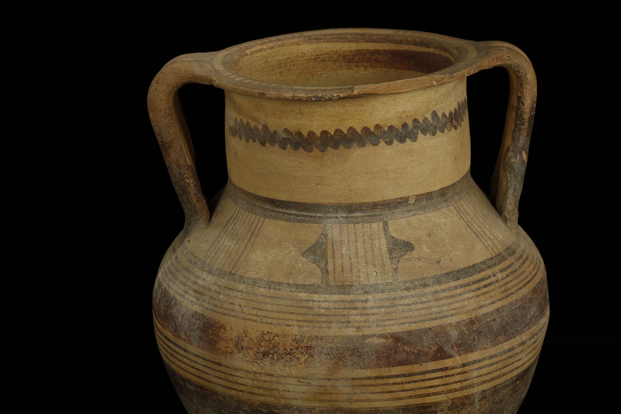 A CYPRIOT AMPHORA Iron Age, 8th Century B.C. Bichrome ware stemmed amphora, decorated with geometric - Image 4 of 4