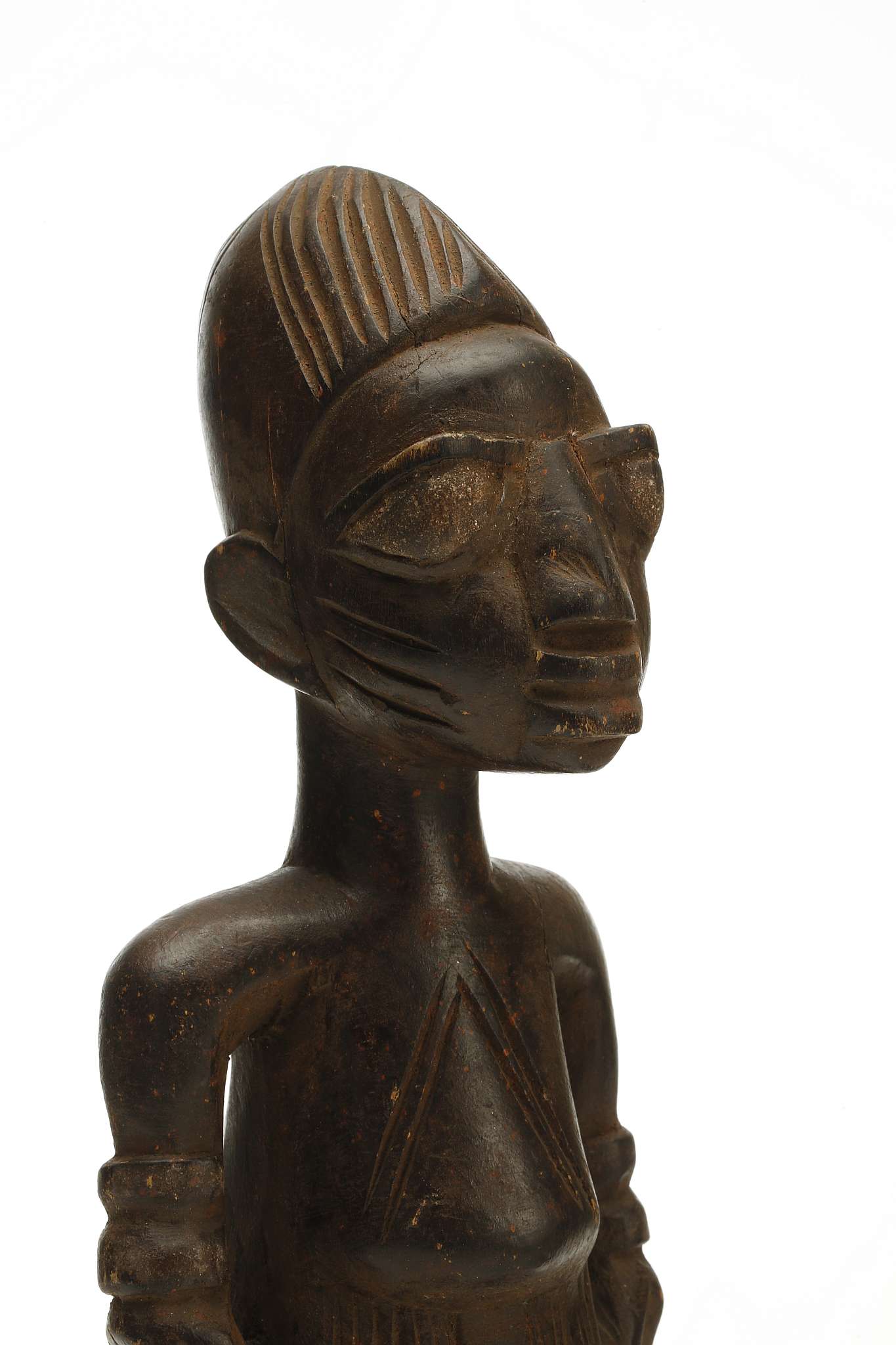 TWO WOODEN IBEJI FIGURES, NIGERIA Each of stylised form, with incised decoration, large eyes and - Image 3 of 4