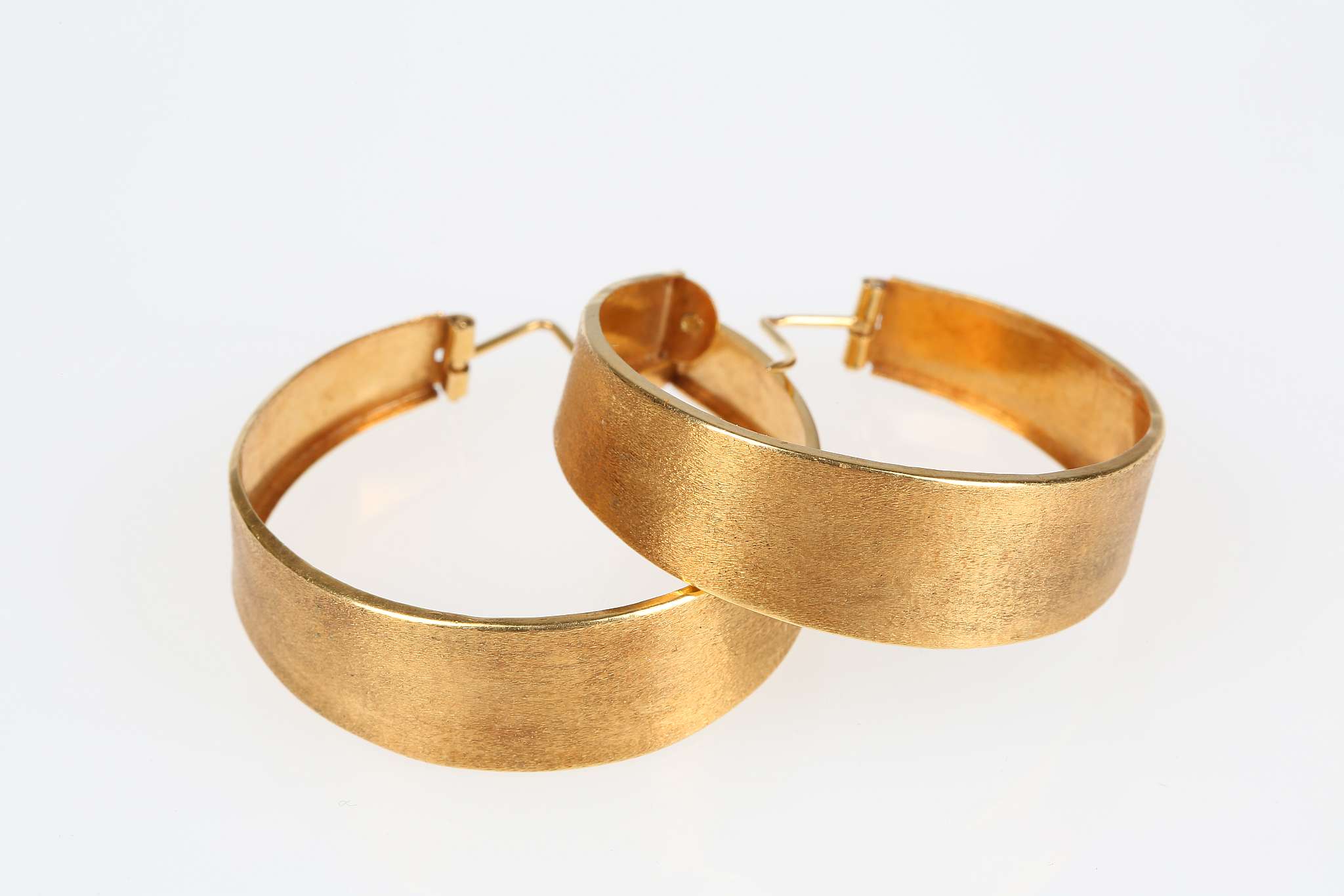 Two pairs of hoop earrings, One of wide brushed design, stamped 18K, the other of silver gilt, - Image 4 of 4