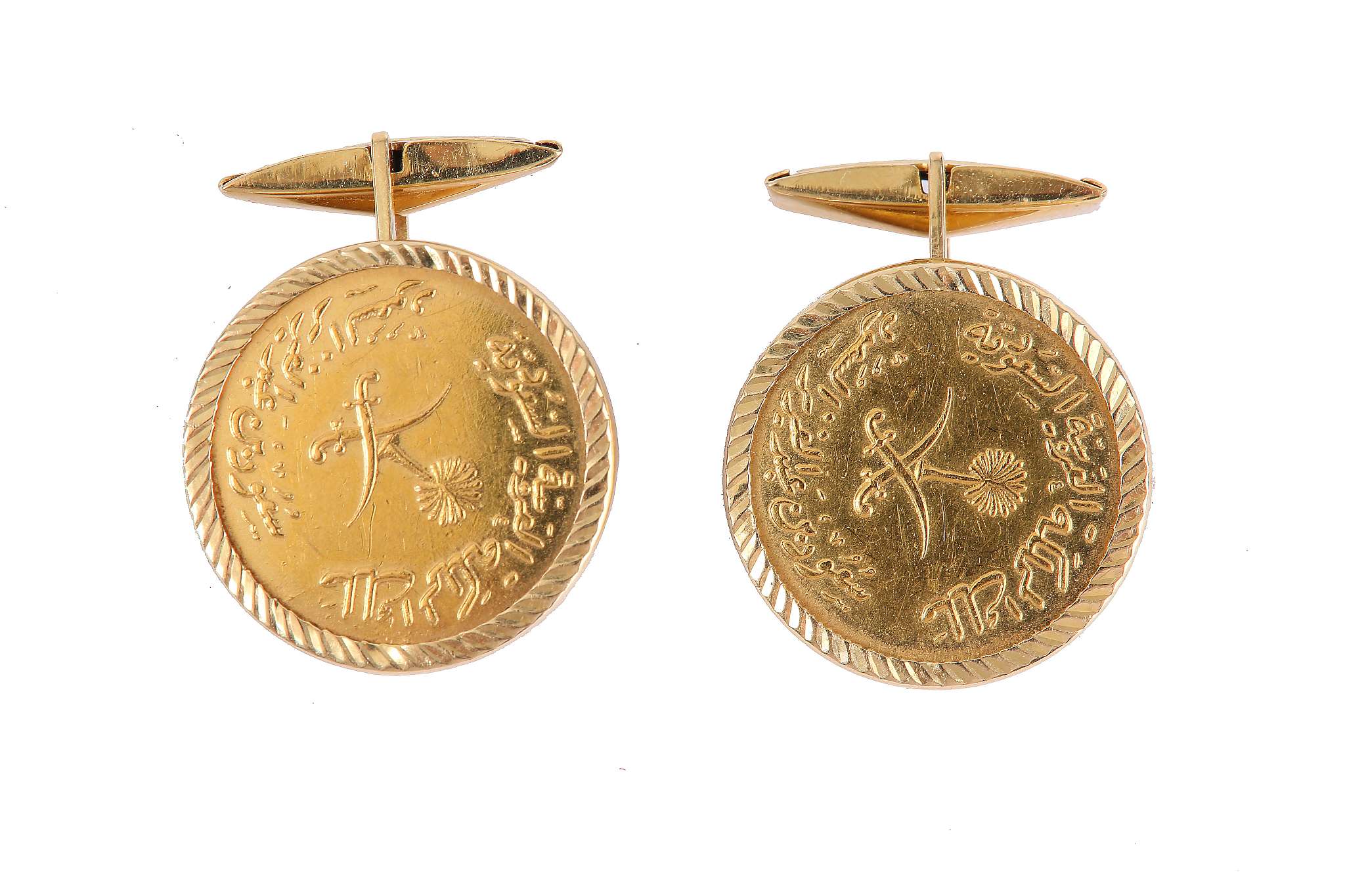 A pair of Saudi gold coin cufflinks with 21ct / 18ct gold T-bar fittings. - Image 2 of 2