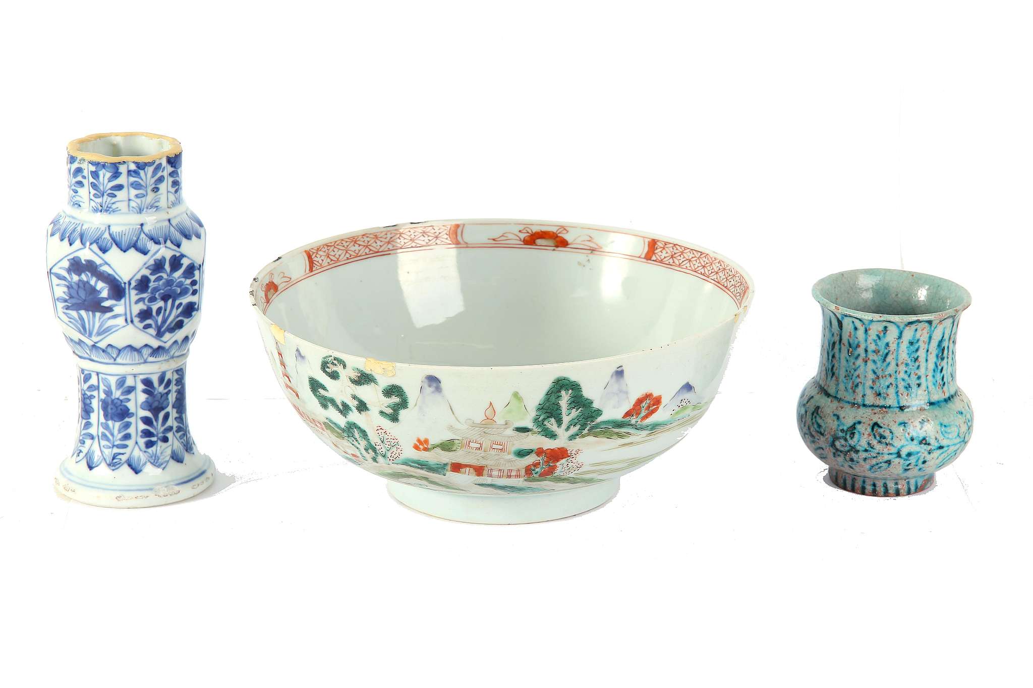 A selection of 3 items to include; a Chinese late 17th / early 18th Century Kangxi blue and white