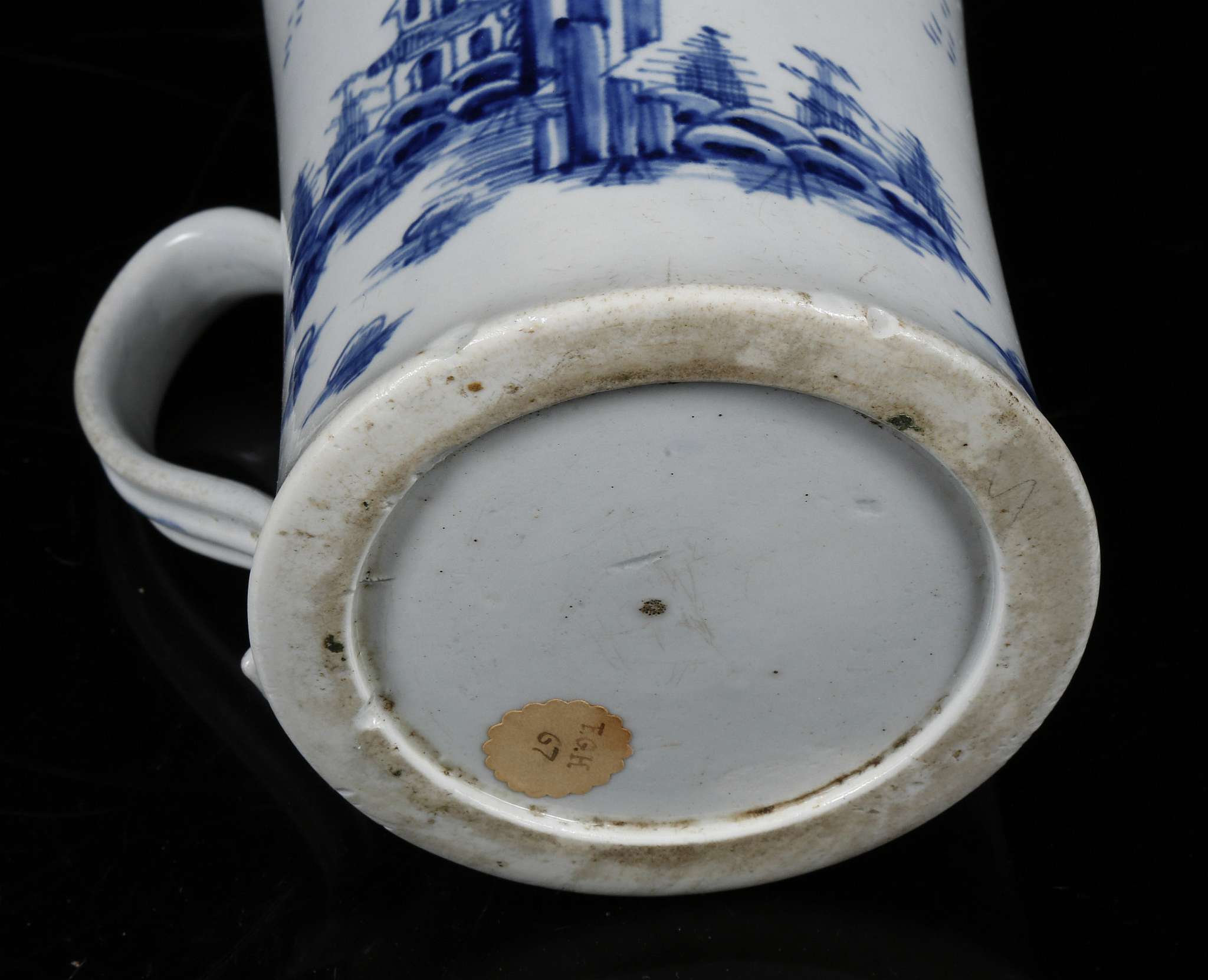 A RARE WORCESTER PORCELAIN BLUE AND WHITE 'SCRATCH CROSS' MUG, circa 1754, of typical cylindrical - Image 4 of 4