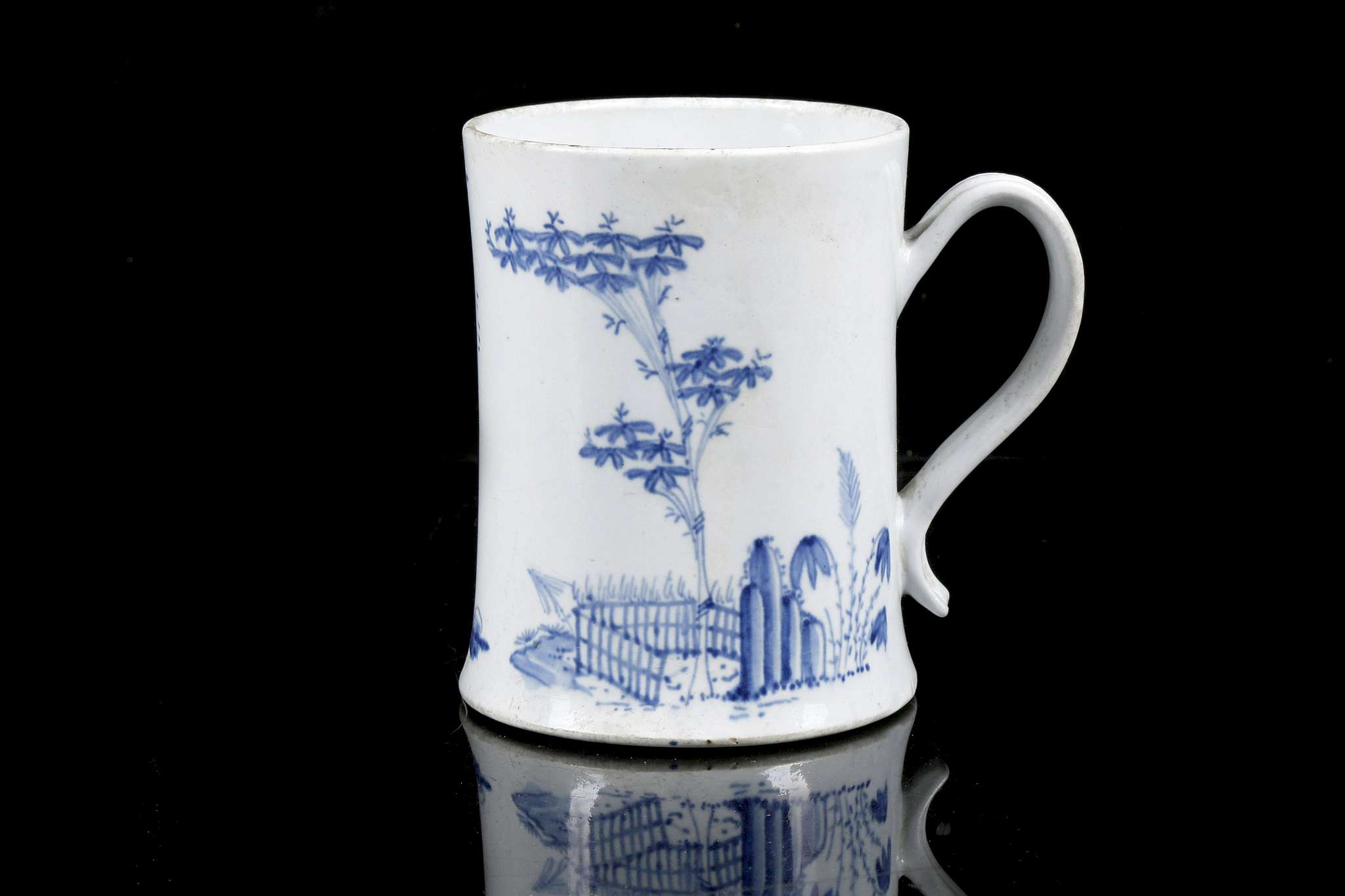 A RARE WORCESTER PORCELAIN BLUE AND WHITE 'SCRATCH CROSS' MUG, circa 1754, of typical cylindrical