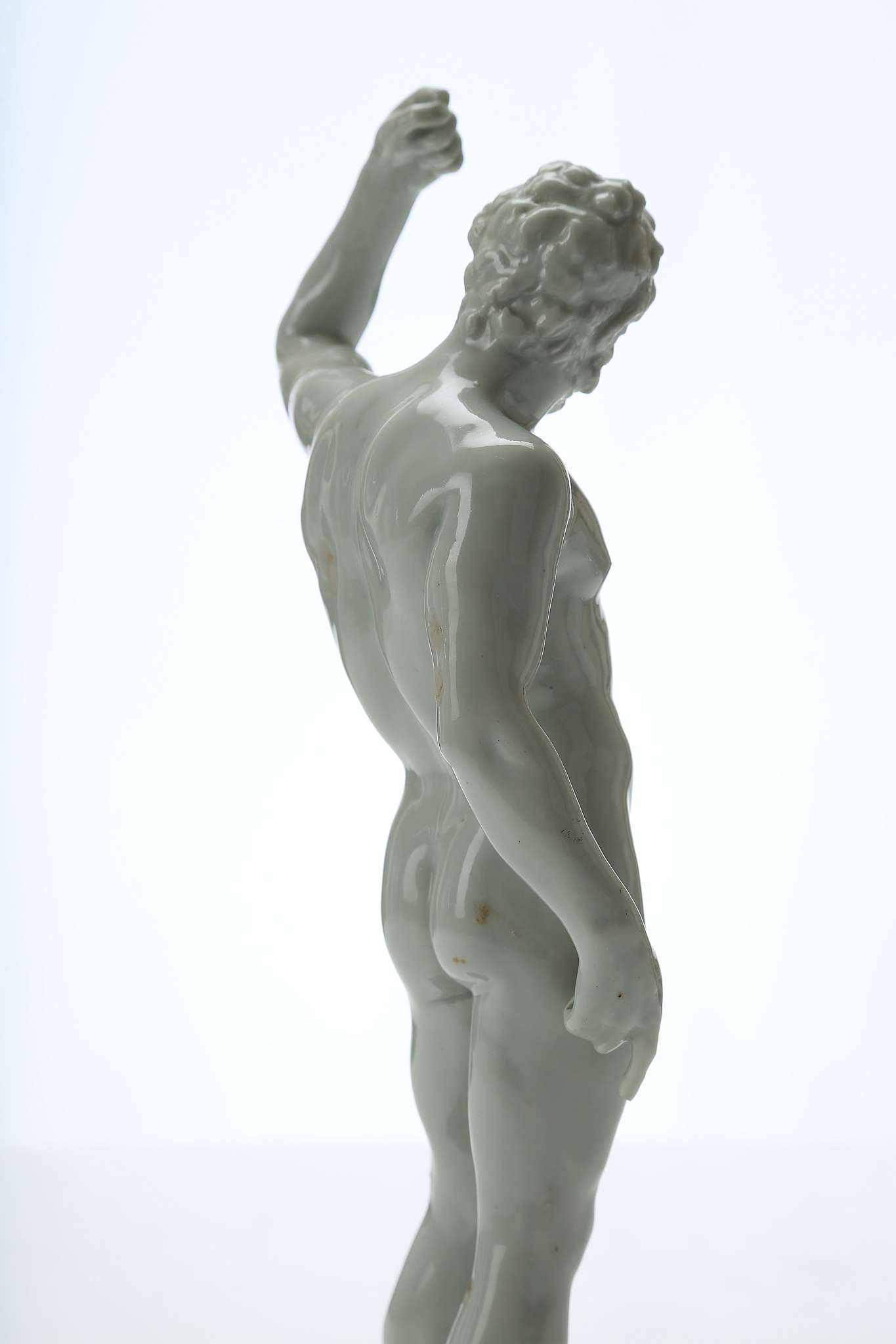 AN EXCEPTIONALLY RARE DOCCIA PORCELAIN FIGURE OF 'THE EXECUTIONER', mid 18th century, after a - Image 8 of 11