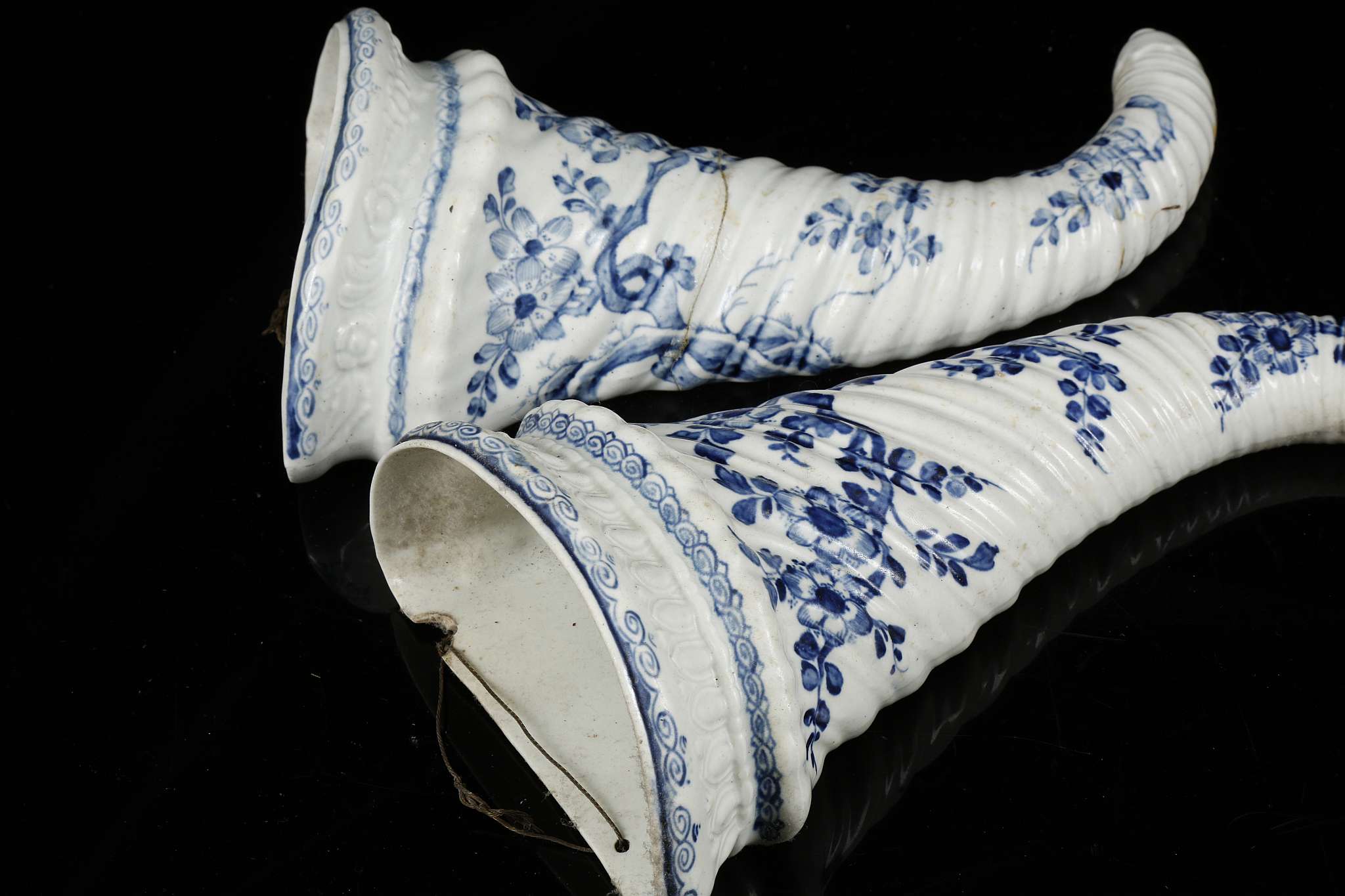TWO WORCESTER PORCELAIN CORNUCOPIA WALL POCKETS, circa 1755-60, both of spirally moulded horn - Image 3 of 5