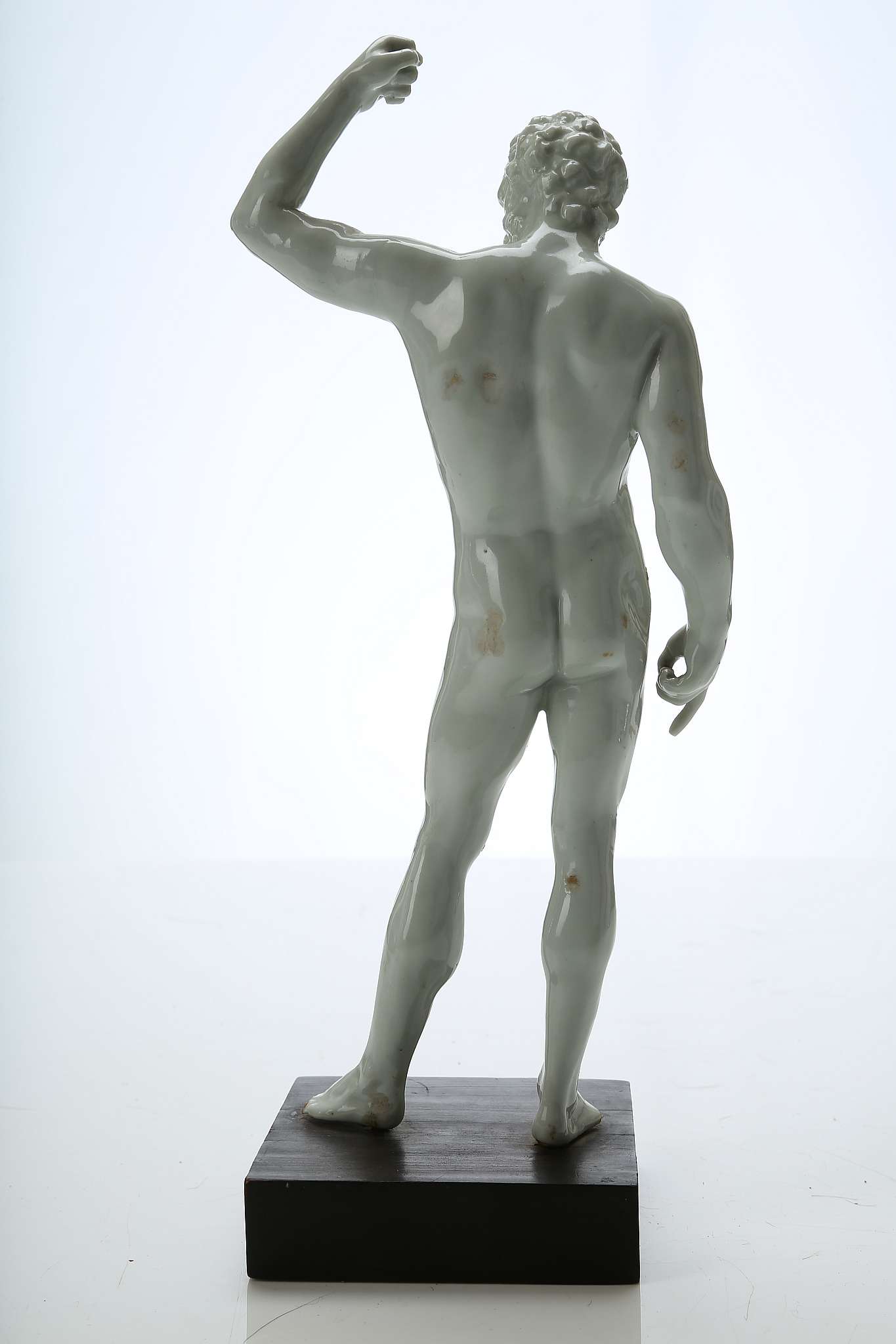 AN EXCEPTIONALLY RARE DOCCIA PORCELAIN FIGURE OF 'THE EXECUTIONER', mid 18th century, after a - Image 7 of 11