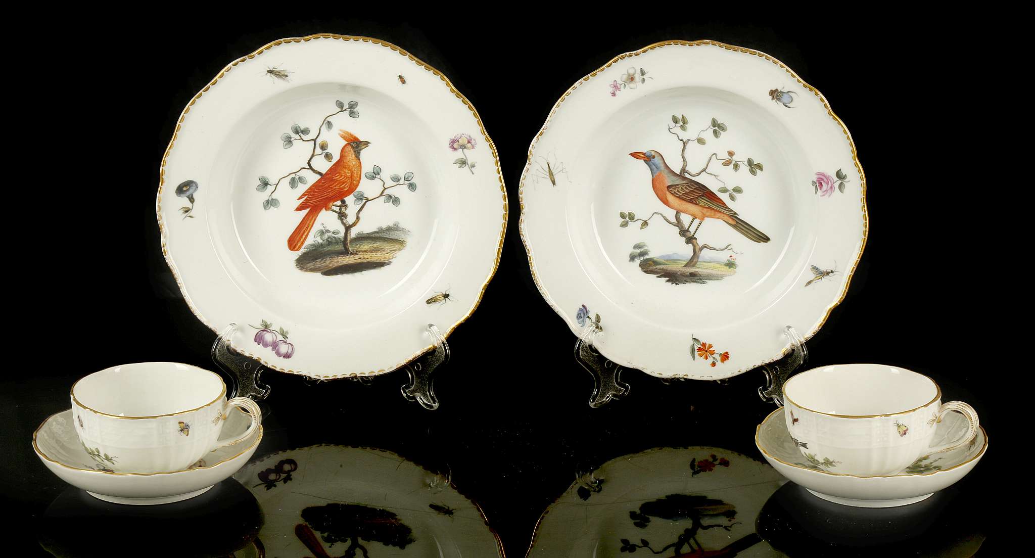 A PAIR OF MEISSEN PORCELAIN ORNITHOLOGICAL TEA CUPS AND SAUCERS, late 19th century, painted with - Image 2 of 9