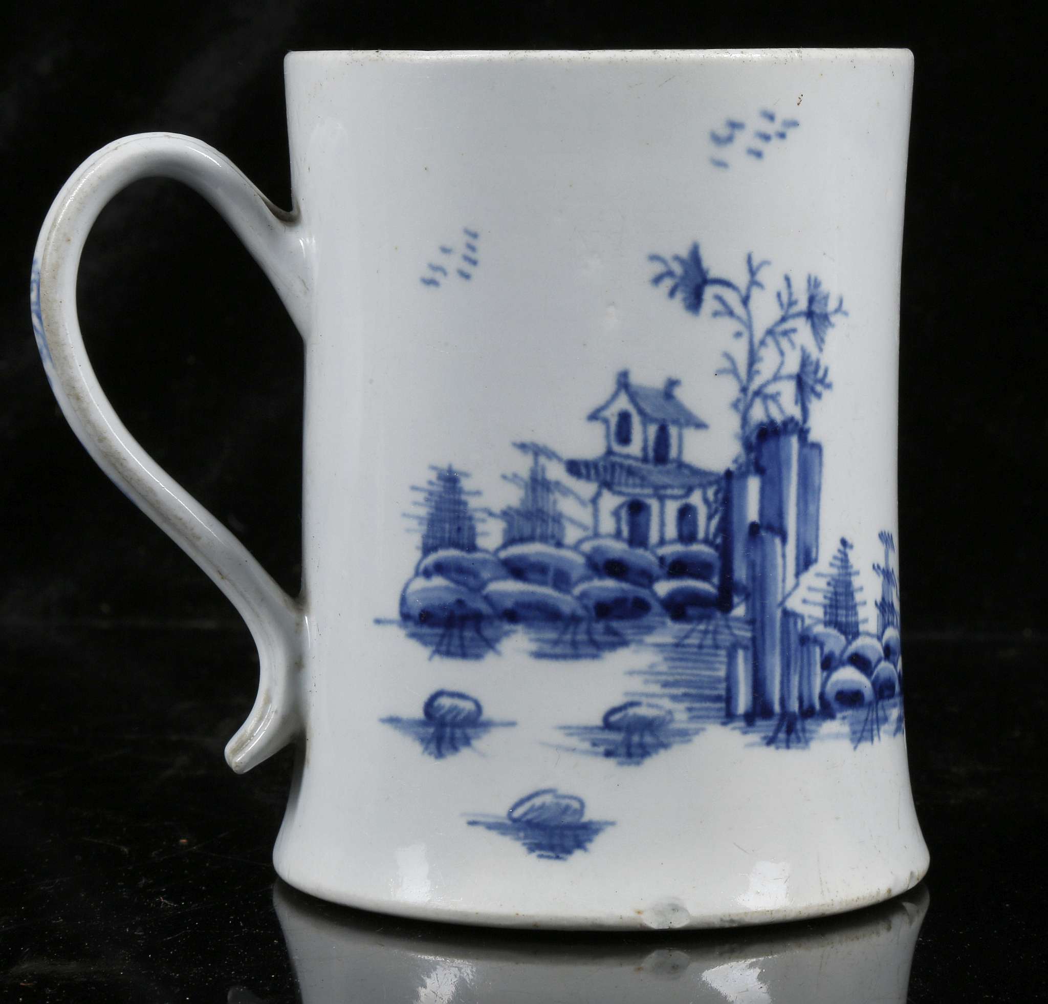 A RARE WORCESTER PORCELAIN BLUE AND WHITE 'SCRATCH CROSS' MUG, circa 1754, of typical cylindrical - Image 3 of 4