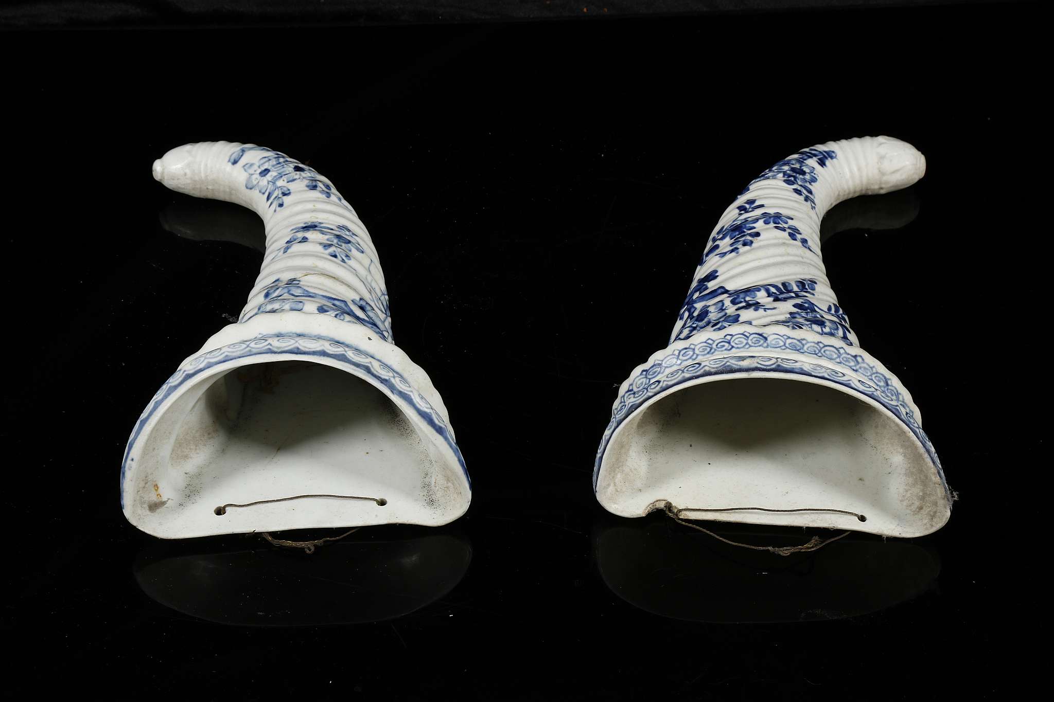 TWO WORCESTER PORCELAIN CORNUCOPIA WALL POCKETS, circa 1755-60, both of spirally moulded horn - Image 2 of 5