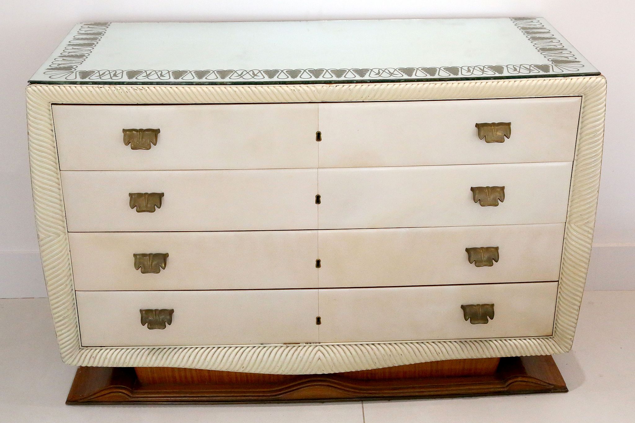 A 1950s ITALIAN PARCHMENT FRONT CHEST OF DRAWERS, with mirrored top, four drawers with lacquered - Image 3 of 5